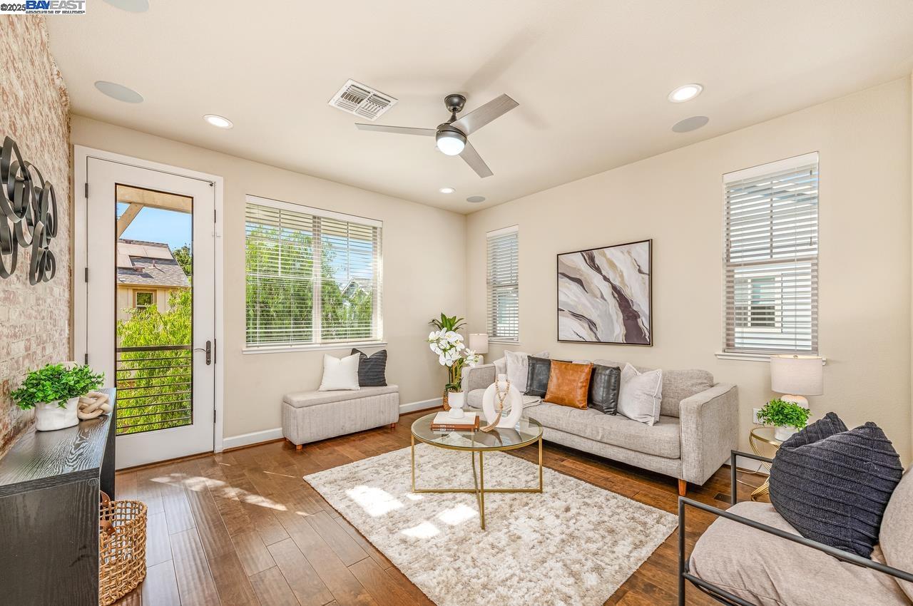 Detail Gallery Image 5 of 50 For 319 Basswood Cmn #15,  Livermore,  CA 94551 - 2 Beds | 2/1 Baths