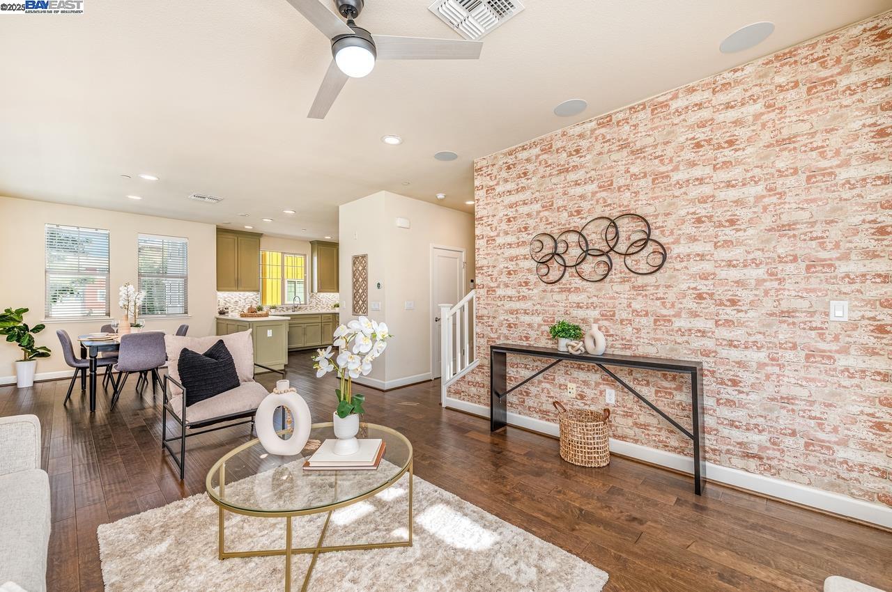 Detail Gallery Image 7 of 50 For 319 Basswood Cmn #15,  Livermore,  CA 94551 - 2 Beds | 2/1 Baths
