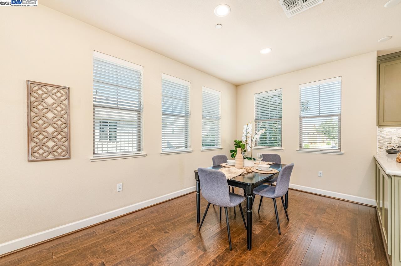 Detail Gallery Image 8 of 50 For 319 Basswood Cmn #15,  Livermore,  CA 94551 - 2 Beds | 2/1 Baths