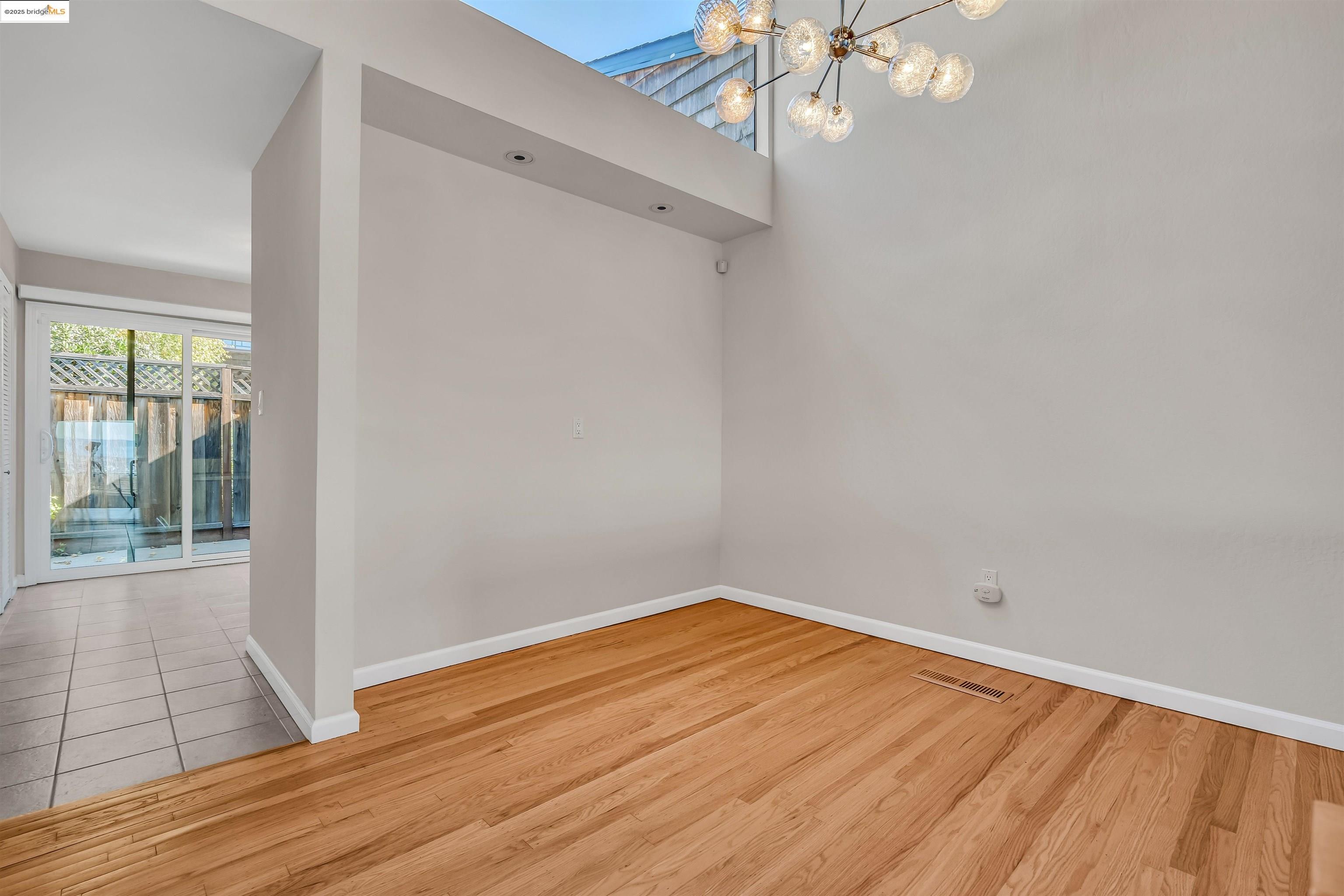 Detail Gallery Image 14 of 59 For 57 Sereno Cir, Oakland,  CA 94619 - 2 Beds | 2 Baths