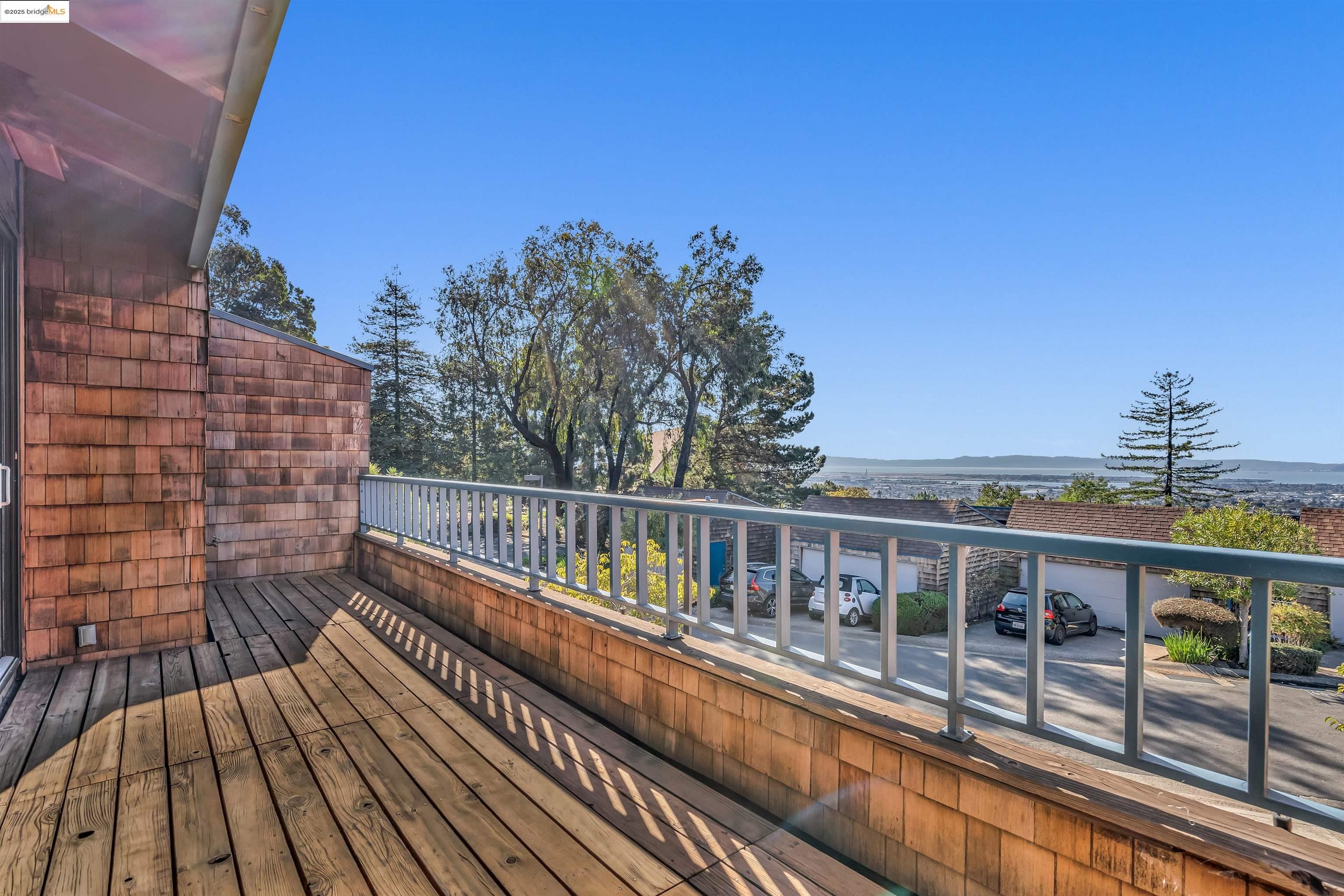 Detail Gallery Image 4 of 59 For 57 Sereno Cir, Oakland,  CA 94619 - 2 Beds | 2 Baths