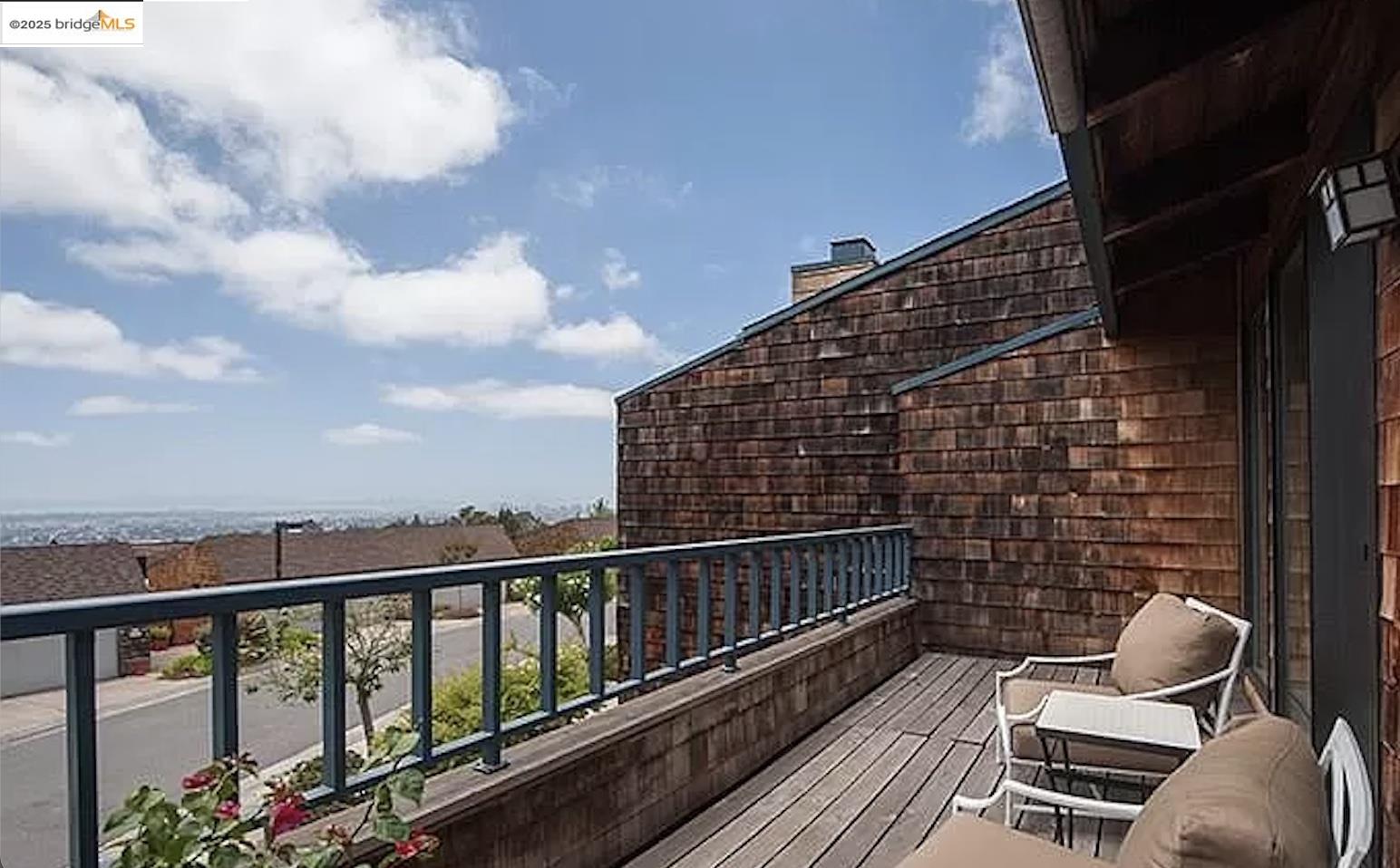 Detail Gallery Image 5 of 59 For 57 Sereno Cir, Oakland,  CA 94619 - 2 Beds | 2 Baths