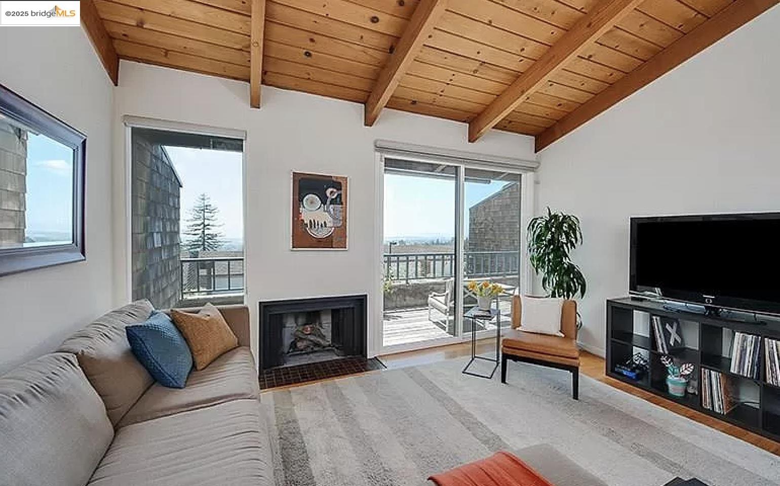Detail Gallery Image 6 of 59 For 57 Sereno Cir, Oakland,  CA 94619 - 2 Beds | 2 Baths