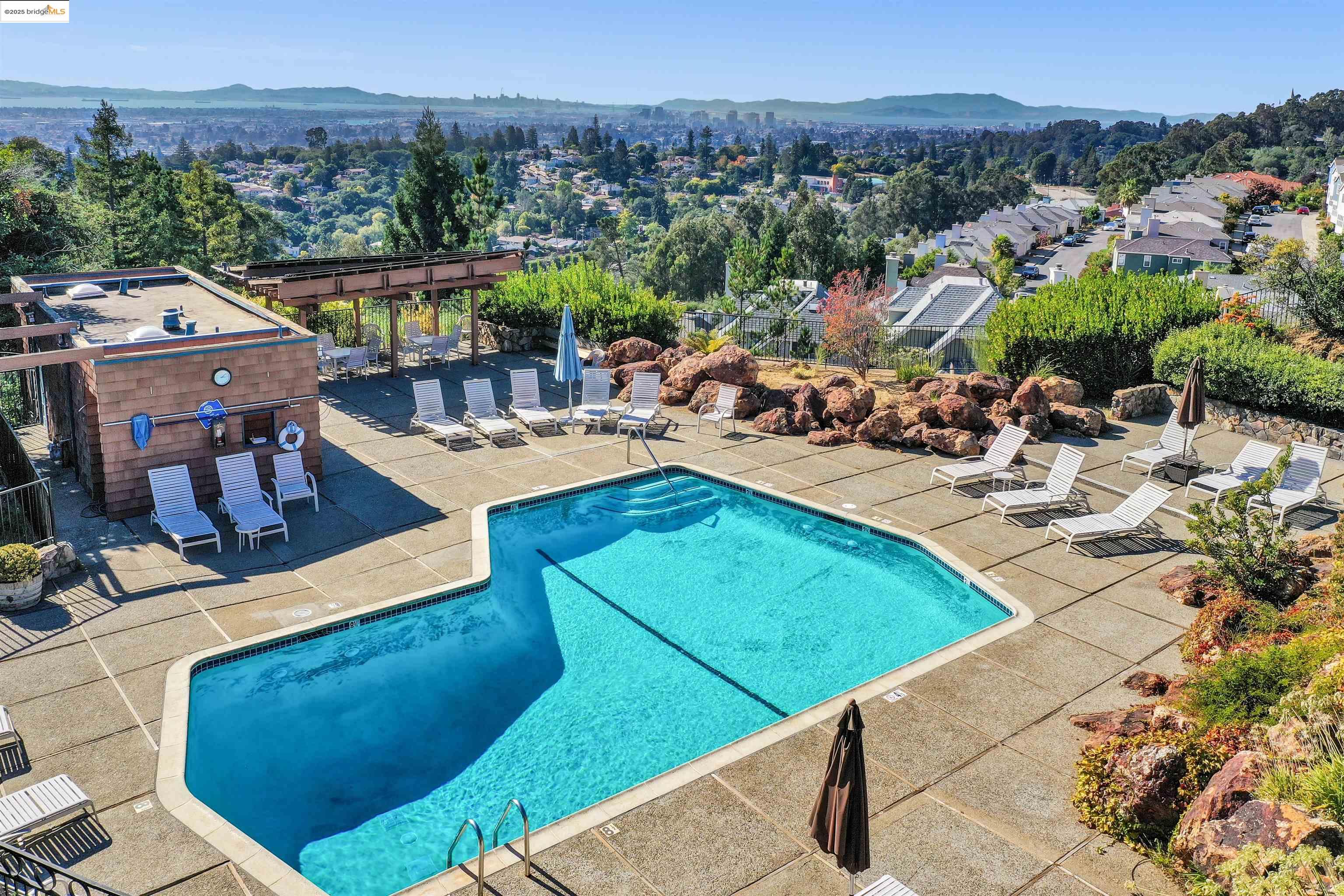 Detail Gallery Image 53 of 59 For 57 Sereno Cir, Oakland,  CA 94619 - 2 Beds | 2 Baths