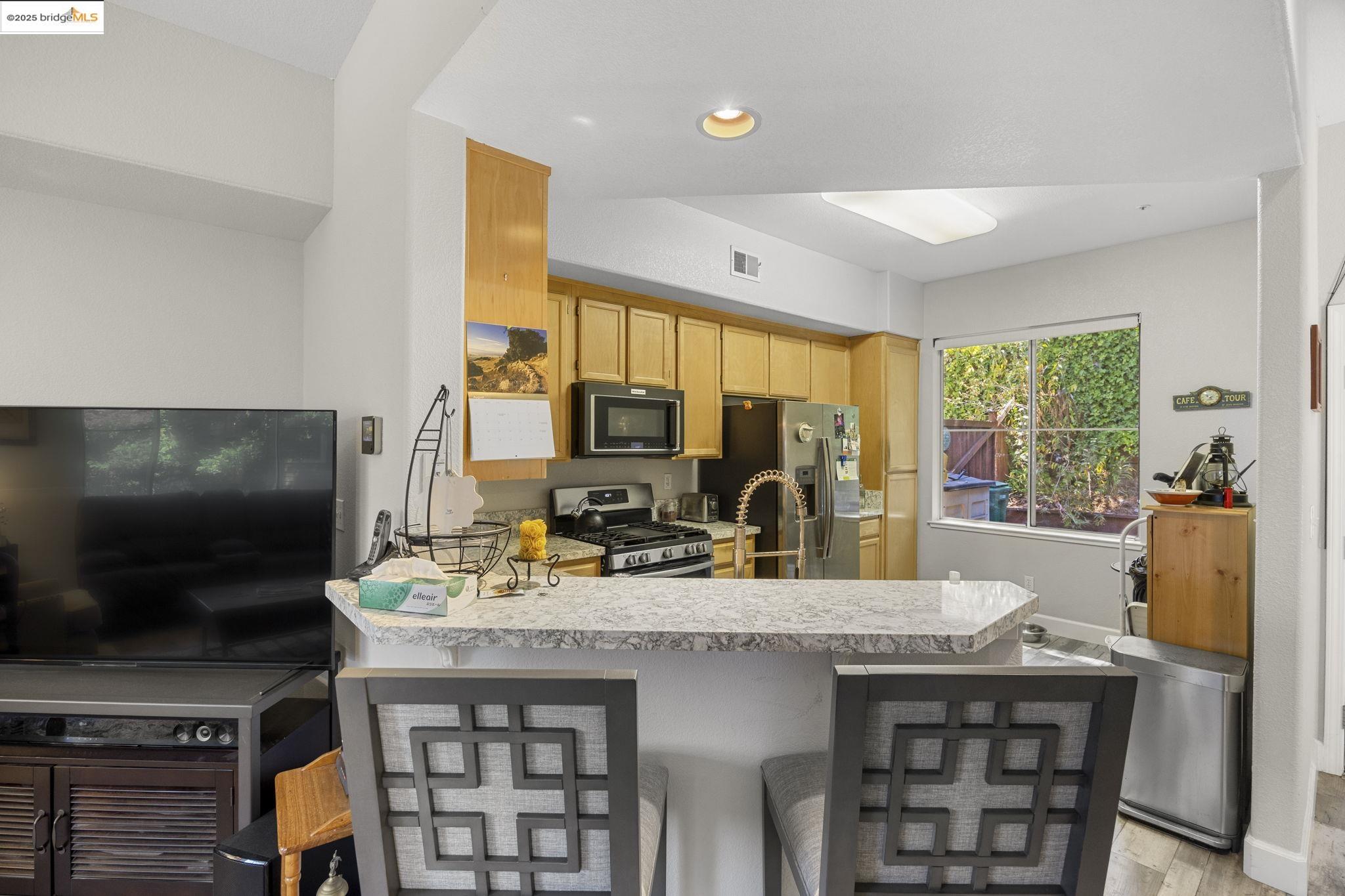 Detail Gallery Image 15 of 33 For 2151 Brandywine Pl, Hayward,  CA 94542-1145 - 3 Beds | 2/1 Baths