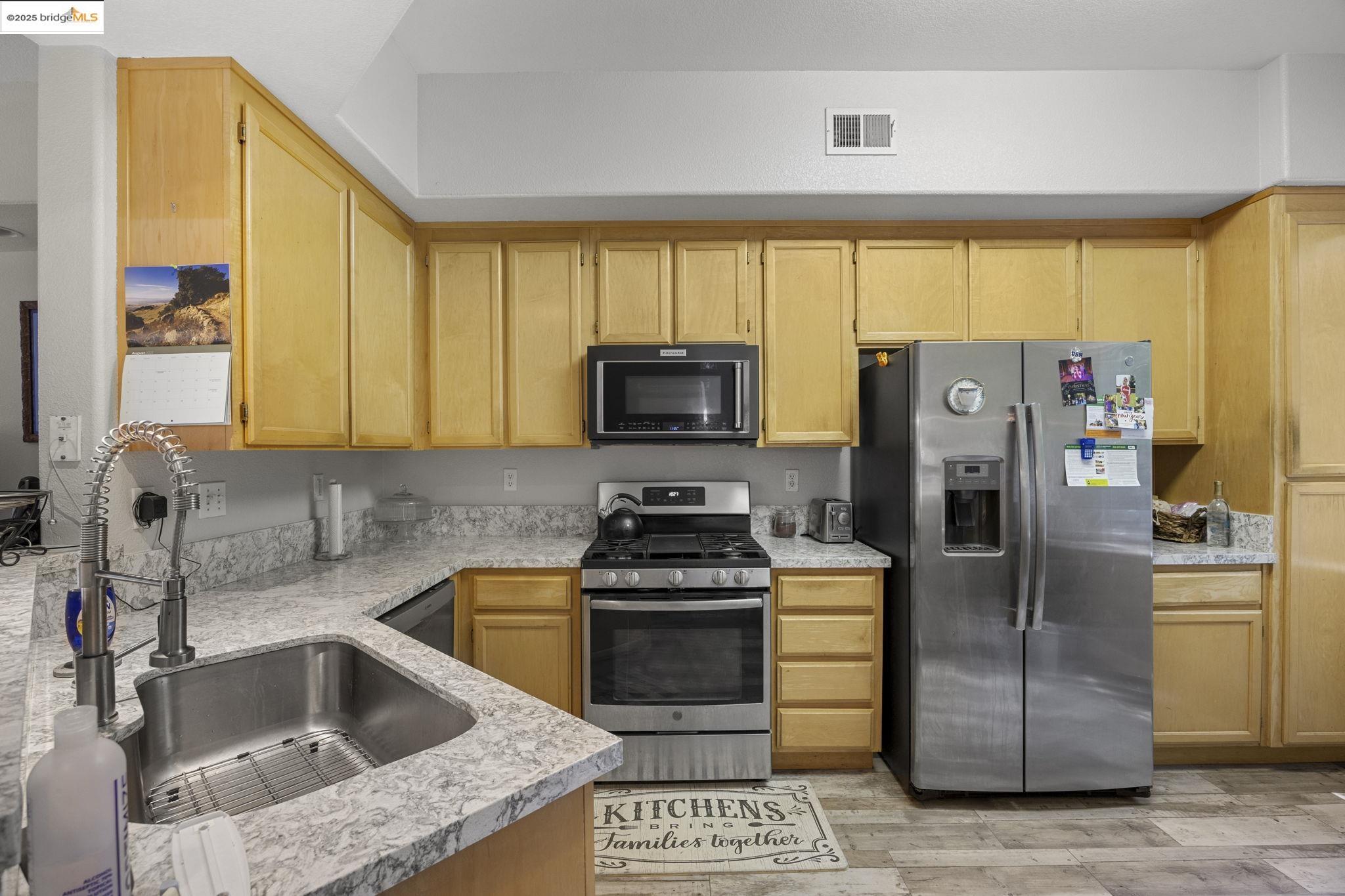 Detail Gallery Image 16 of 33 For 2151 Brandywine Pl, Hayward,  CA 94542-1145 - 3 Beds | 2/1 Baths