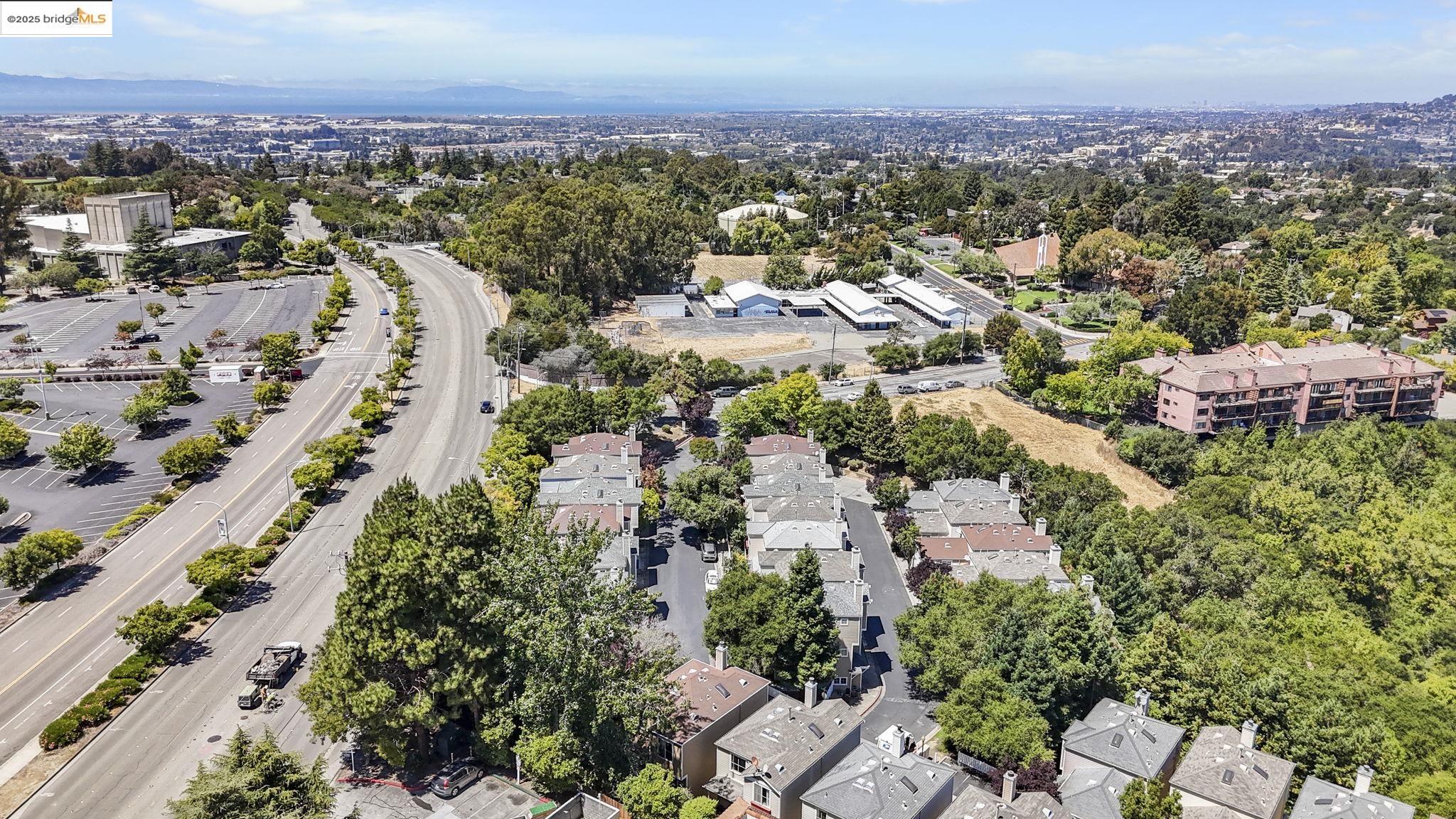 Detail Gallery Image 5 of 33 For 2151 Brandywine Pl, Hayward,  CA 94542-1145 - 3 Beds | 2/1 Baths