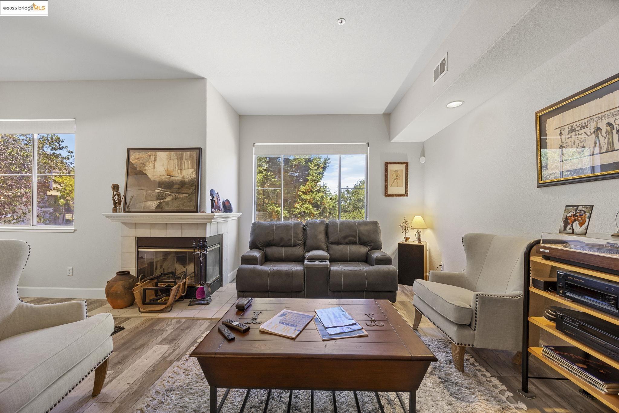 Detail Gallery Image 10 of 33 For 2151 Brandywine Pl, Hayward,  CA 94542-1145 - 3 Beds | 2/1 Baths