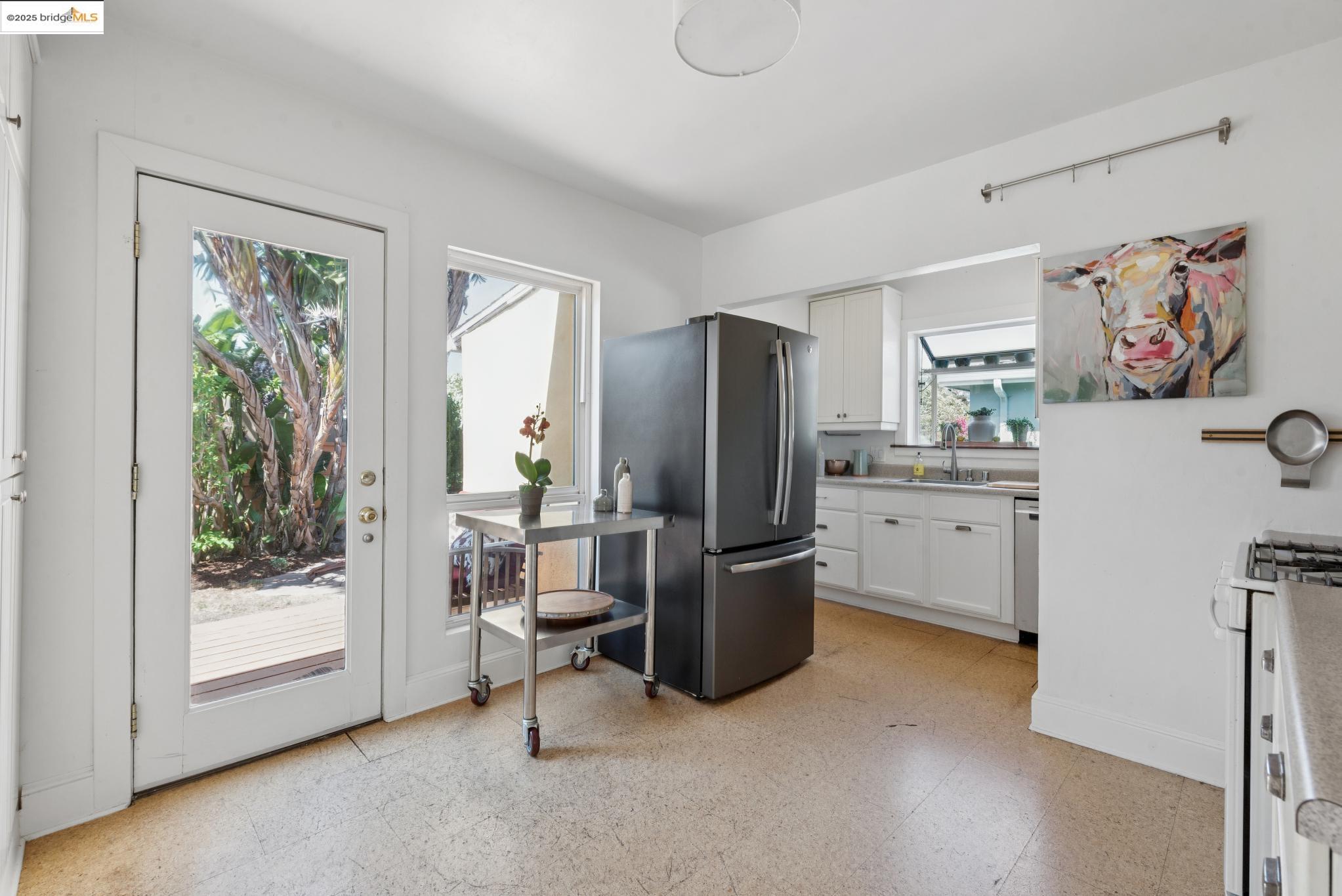 Detail Gallery Image 10 of 28 For 2721 Best Ave., Oakland,  CA 94619 - 2 Beds | 1 Baths