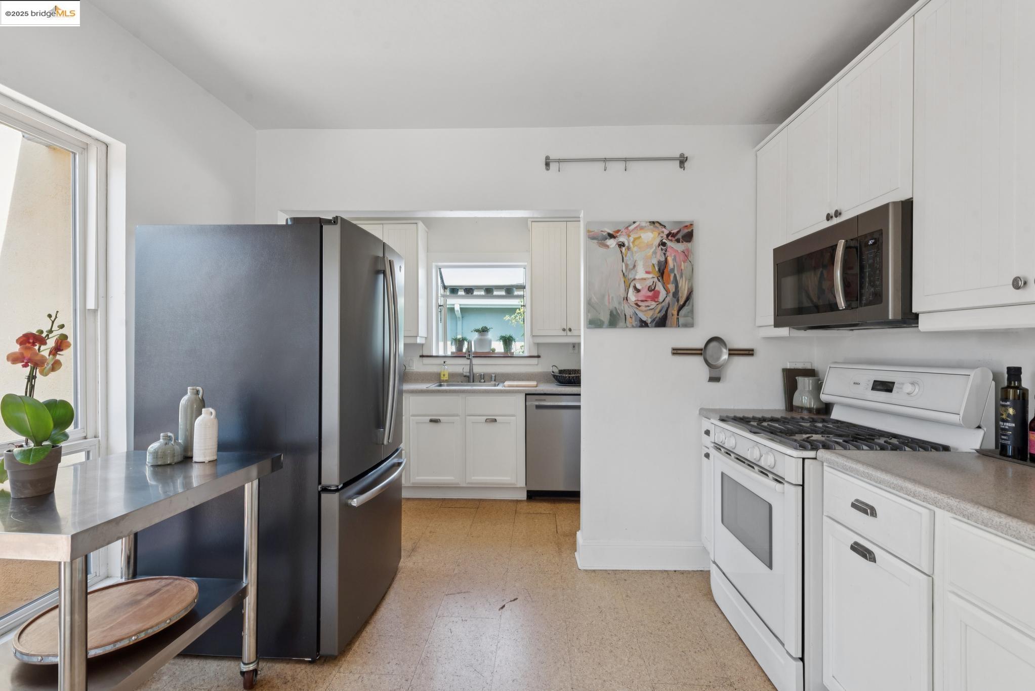 Detail Gallery Image 12 of 28 For 2721 Best Ave., Oakland,  CA 94619 - 2 Beds | 1 Baths