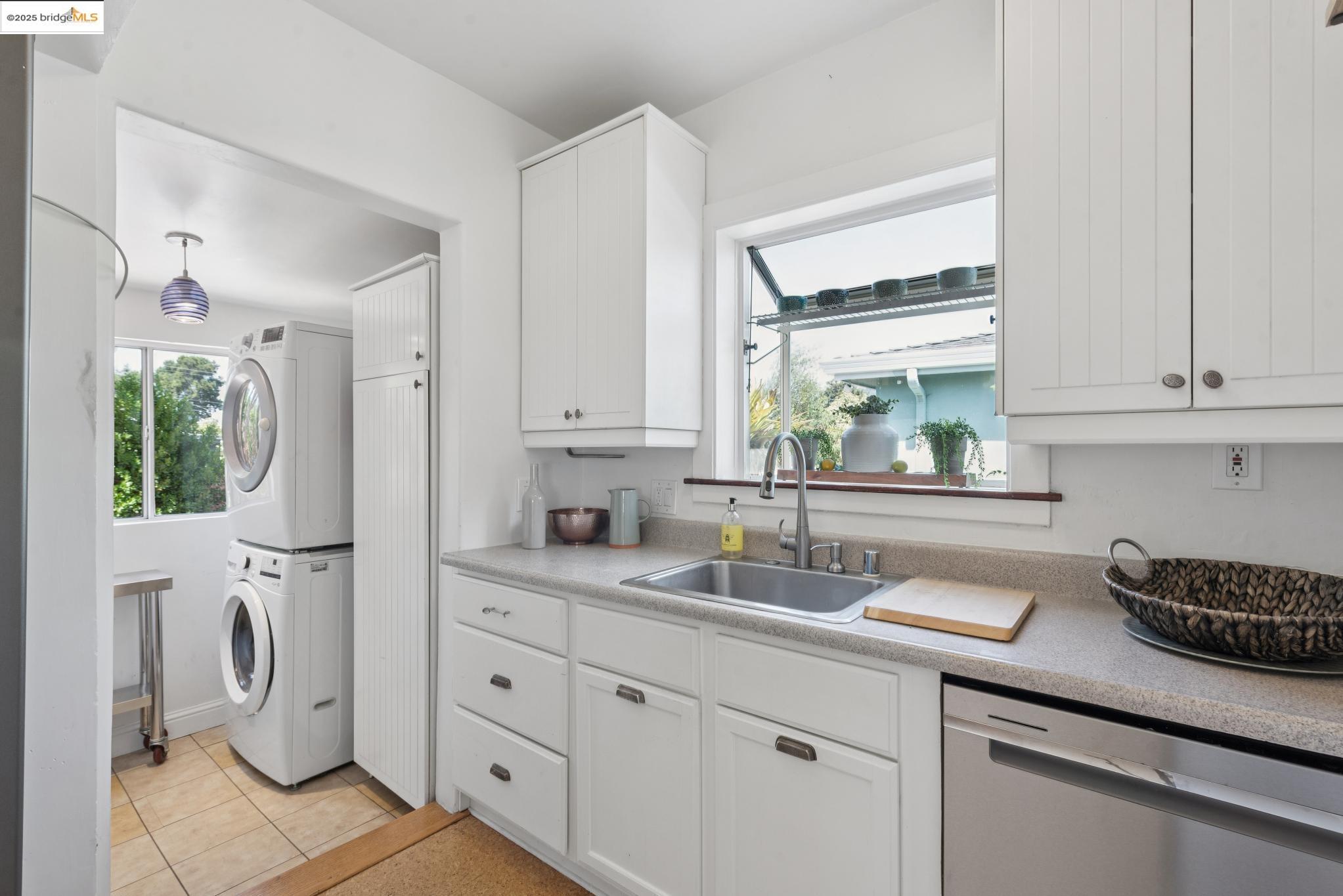 Detail Gallery Image 13 of 28 For 2721 Best Ave., Oakland,  CA 94619 - 2 Beds | 1 Baths