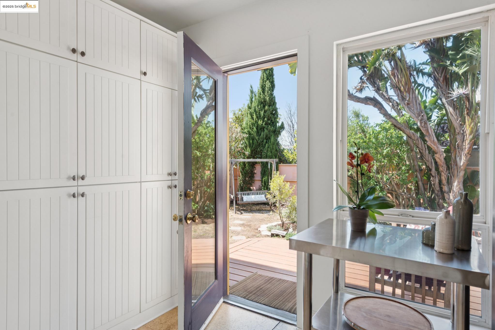 Detail Gallery Image 14 of 28 For 2721 Best Ave., Oakland,  CA 94619 - 2 Beds | 1 Baths