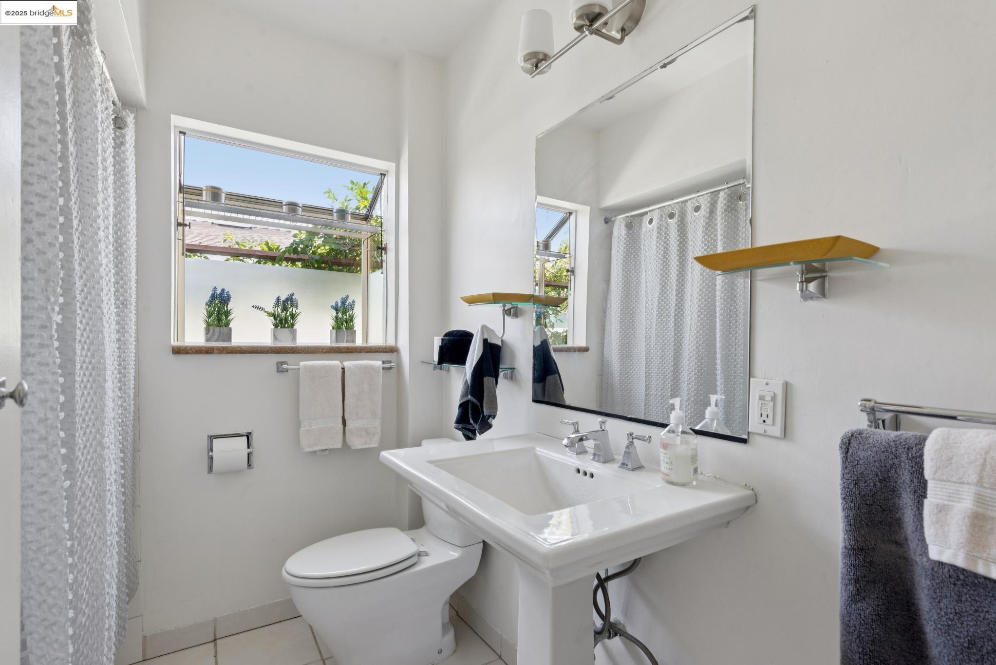 Detail Gallery Image 19 of 28 For 2721 Best Ave., Oakland,  CA 94619 - 2 Beds | 1 Baths