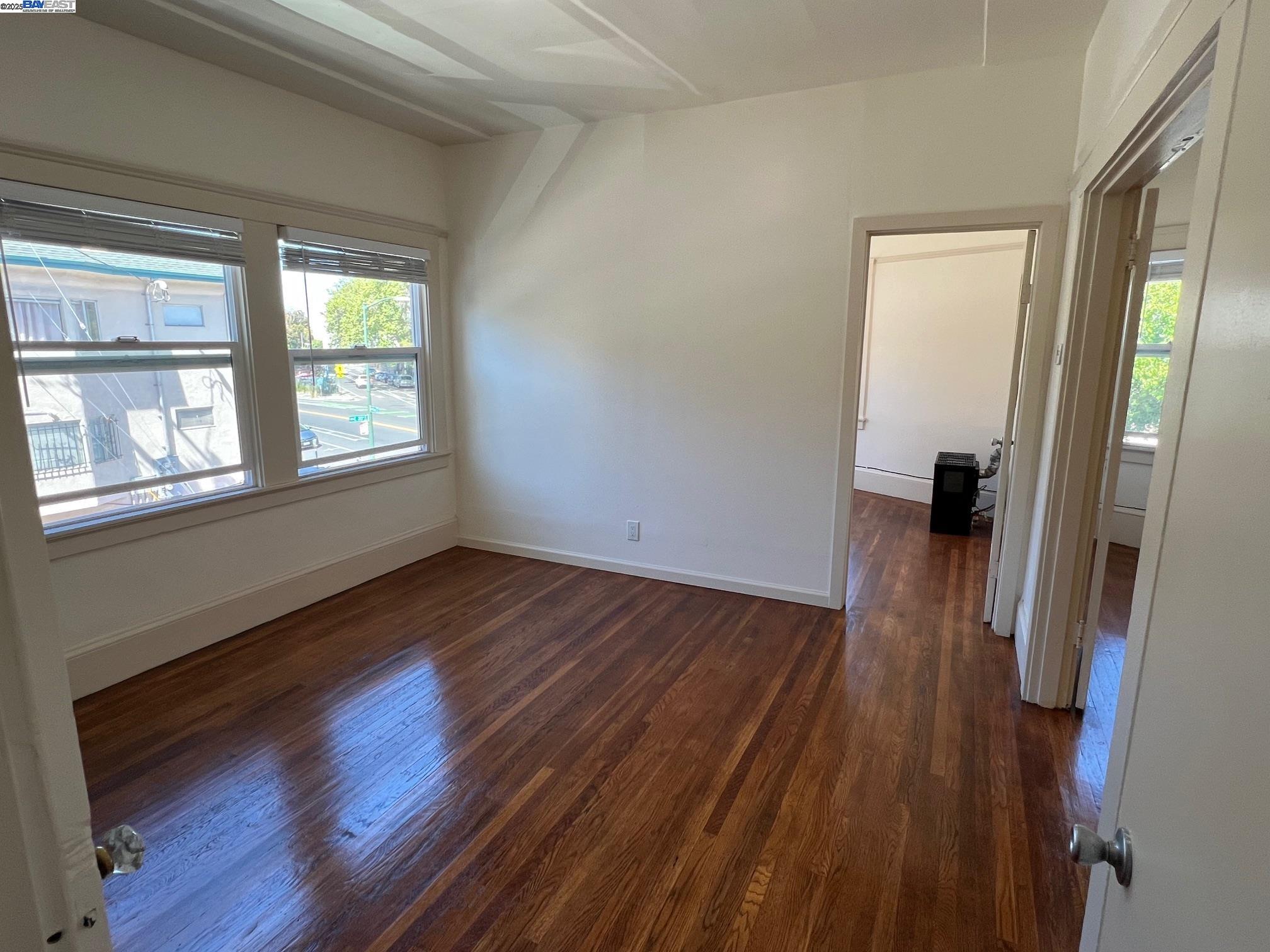 Detail Gallery Image 1 of 20 For Park Blvd #1,  Oakland,  CA 94606 - 1 Beds | 1 Baths