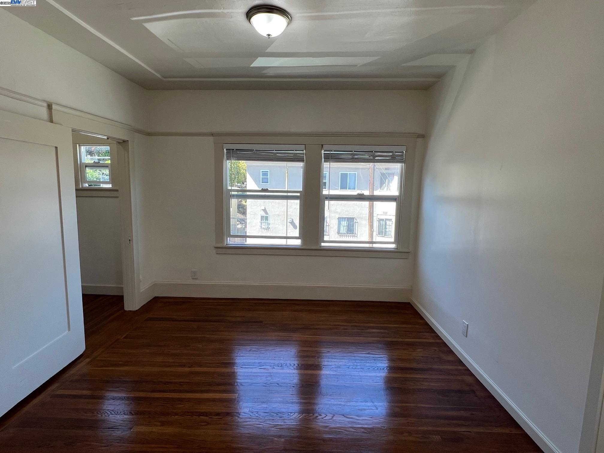 Detail Gallery Image 2 of 20 For Park Blvd #1,  Oakland,  CA 94606 - 1 Beds | 1 Baths