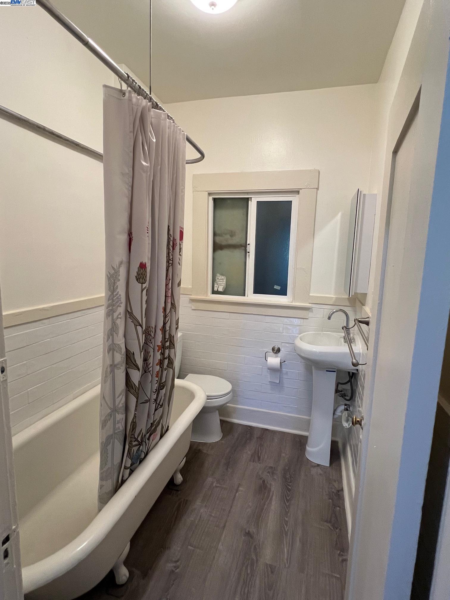 Detail Gallery Image 11 of 20 For Park Blvd #1,  Oakland,  CA 94606 - 1 Beds | 1 Baths