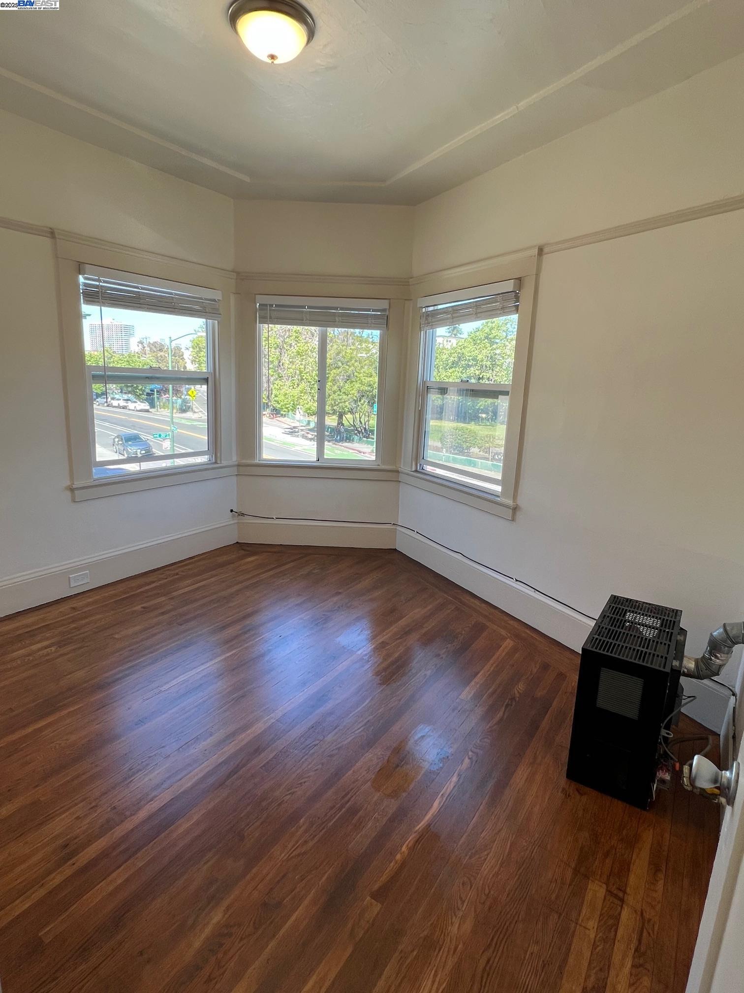 Detail Gallery Image 13 of 20 For Park Blvd #1,  Oakland,  CA 94606 - 1 Beds | 1 Baths