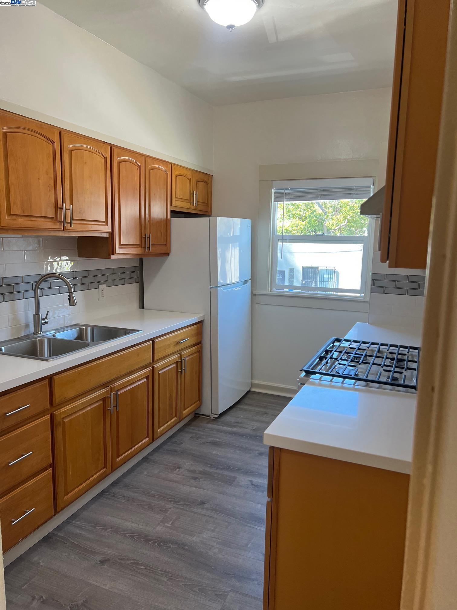 Detail Gallery Image 7 of 20 For Park Blvd #1,  Oakland,  CA 94606 - 1 Beds | 1 Baths