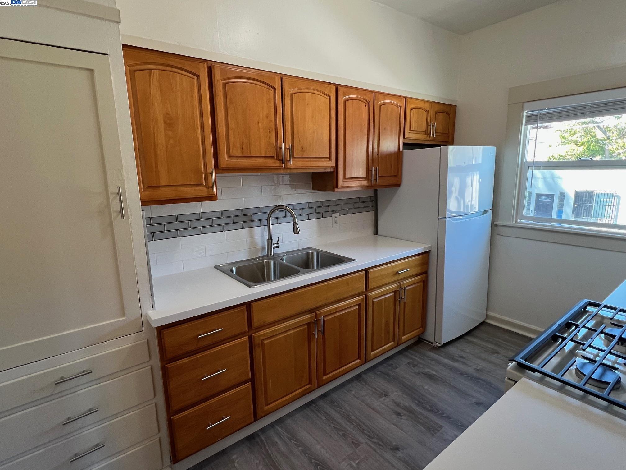 Detail Gallery Image 8 of 20 For Park Blvd #1,  Oakland,  CA 94606 - 1 Beds | 1 Baths