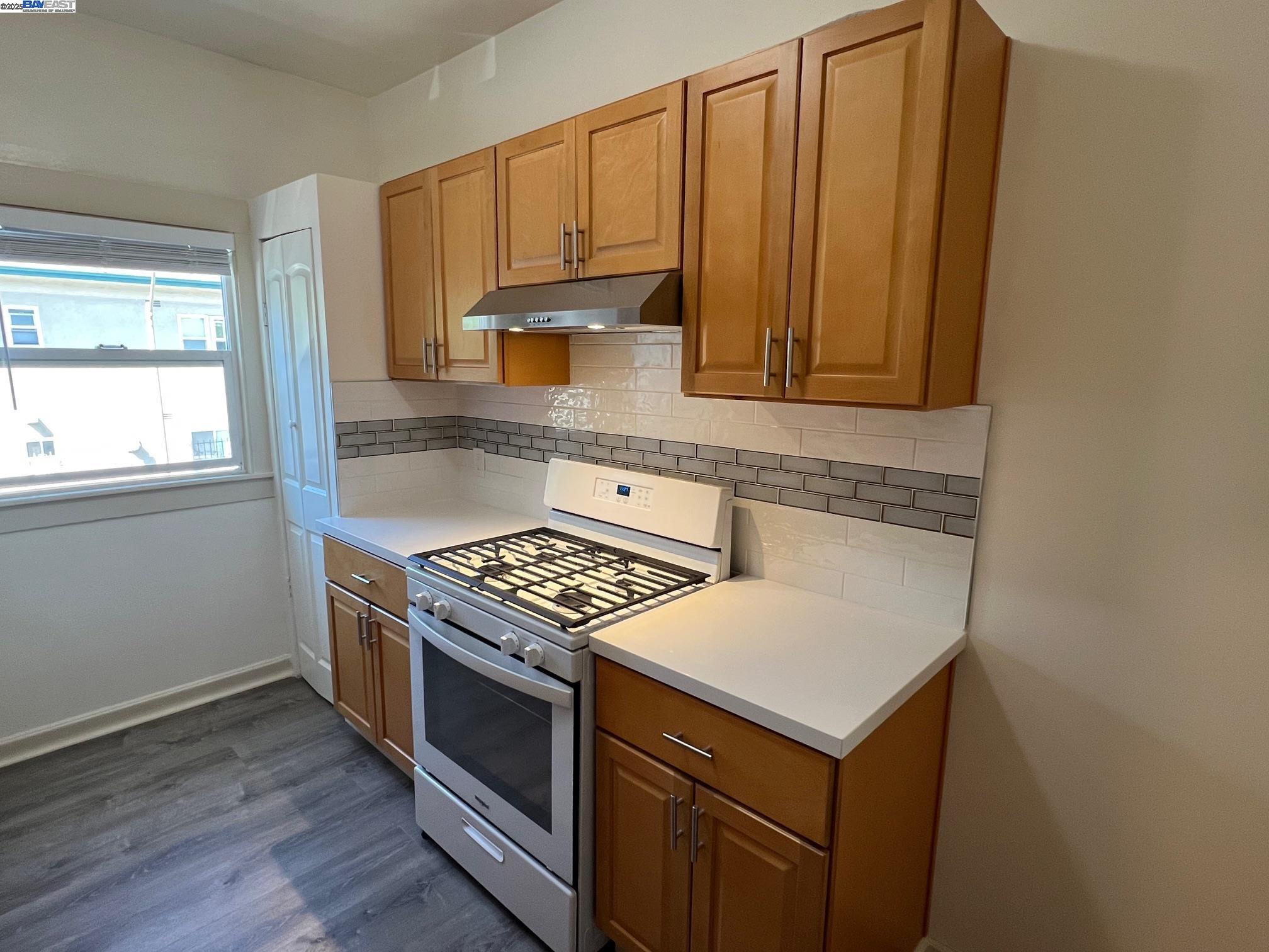 Detail Gallery Image 9 of 20 For Park Blvd #1,  Oakland,  CA 94606 - 1 Beds | 1 Baths