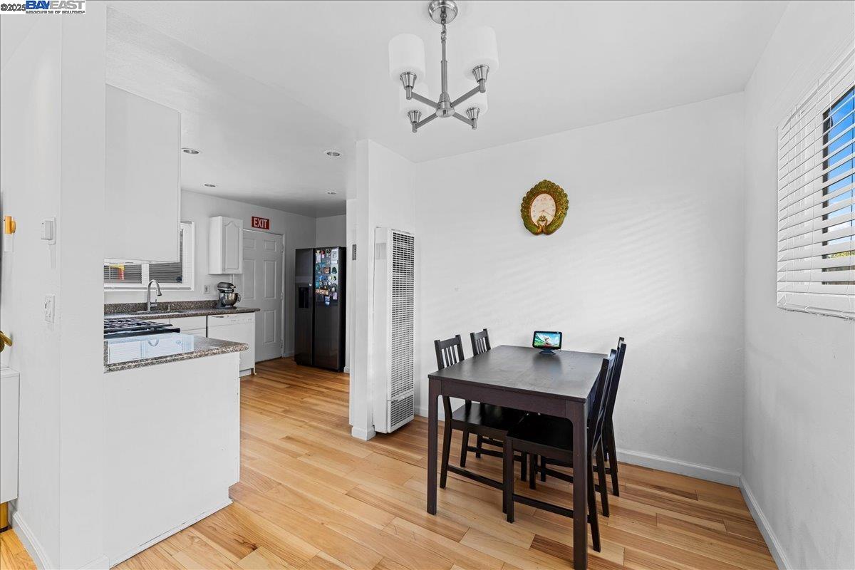 Detail Gallery Image 18 of 33 For 5121 Burlingame Ave, Richmond,  CA 94804 - 3 Beds | 1 Baths