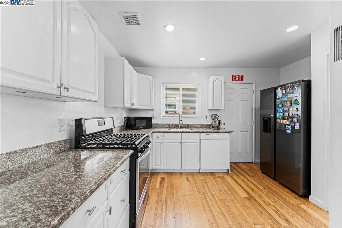 Detail Gallery Image 20 of 33 For 5121 Burlingame Ave, Richmond,  CA 94804 - 3 Beds | 1 Baths