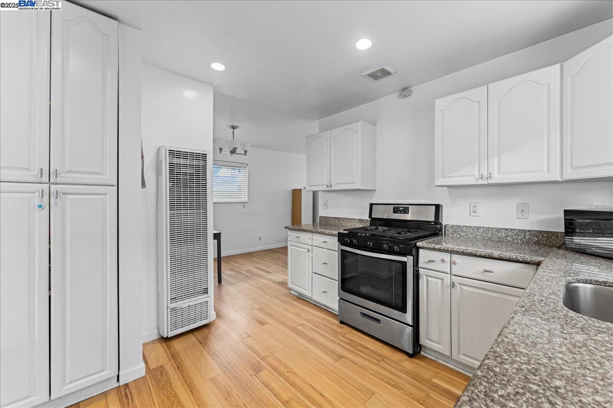 Detail Gallery Image 23 of 33 For 5121 Burlingame Ave, Richmond,  CA 94804 - 3 Beds | 1 Baths
