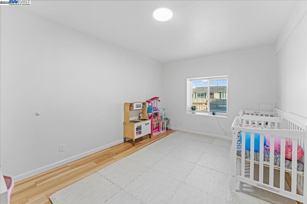 Detail Gallery Image 8 of 33 For 5121 Burlingame Ave, Richmond,  CA 94804 - 3 Beds | 1 Baths