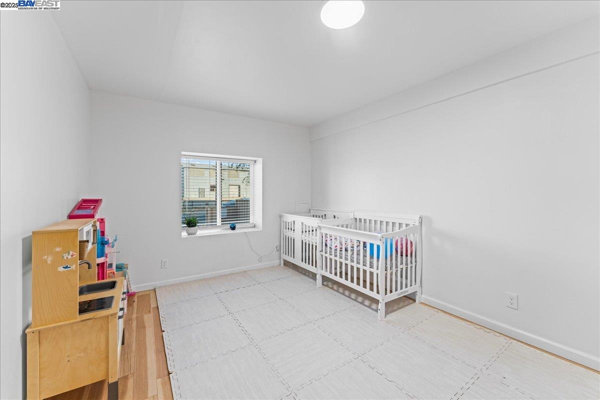 Detail Gallery Image 9 of 33 For 5121 Burlingame Ave, Richmond,  CA 94804 - 3 Beds | 1 Baths