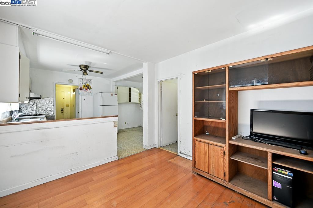 Detail Gallery Image 13 of 37 For 3229 Star Ave, Oakland,  CA 94619 - 1 Beds | 1 Baths