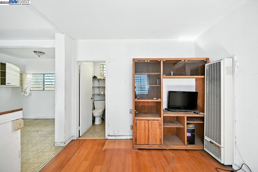 Detail Gallery Image 14 of 37 For 3229 Star Ave, Oakland,  CA 94619 - 1 Beds | 1 Baths
