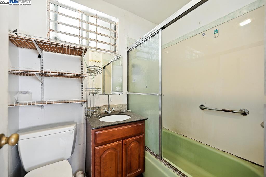 Detail Gallery Image 18 of 37 For 3229 Star Ave, Oakland,  CA 94619 - 1 Beds | 1 Baths