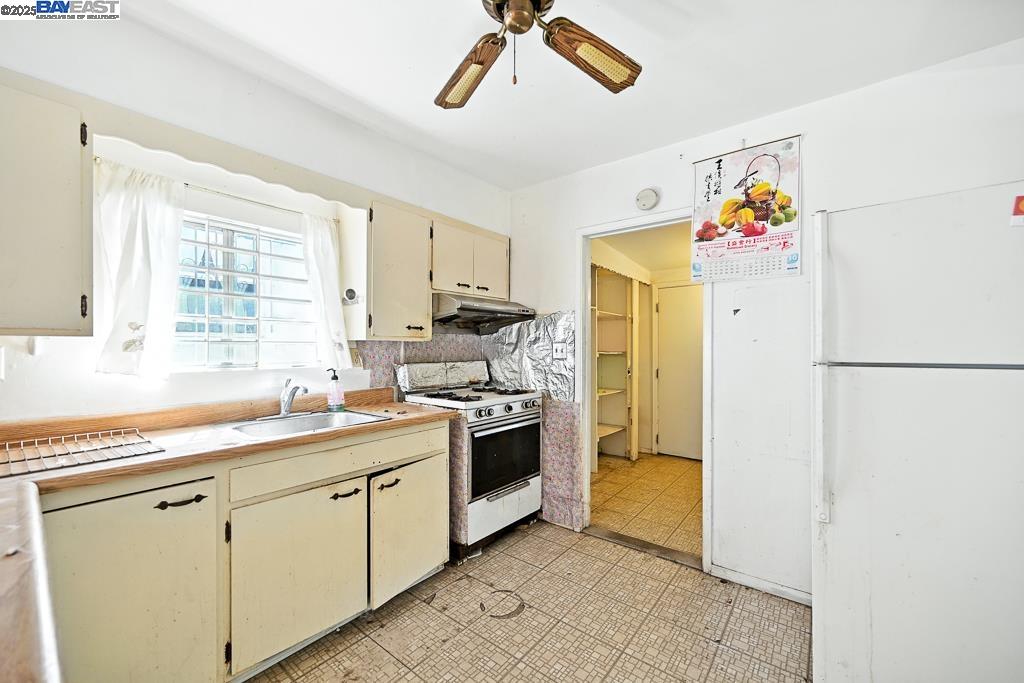 Detail Gallery Image 20 of 37 For 3229 Star Ave, Oakland,  CA 94619 - 1 Beds | 1 Baths
