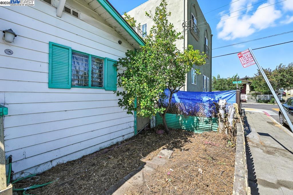 Detail Gallery Image 3 of 37 For 3229 Star Ave, Oakland,  CA 94619 - 1 Beds | 1 Baths