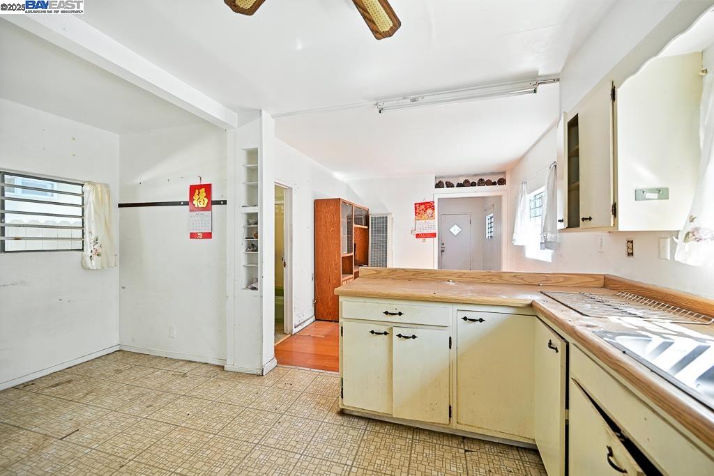 Detail Gallery Image 22 of 37 For 3229 Star Ave, Oakland,  CA 94619 - 1 Beds | 1 Baths