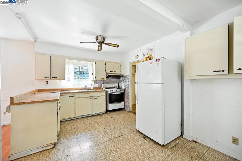 Detail Gallery Image 24 of 37 For 3229 Star Ave, Oakland,  CA 94619 - 1 Beds | 1 Baths