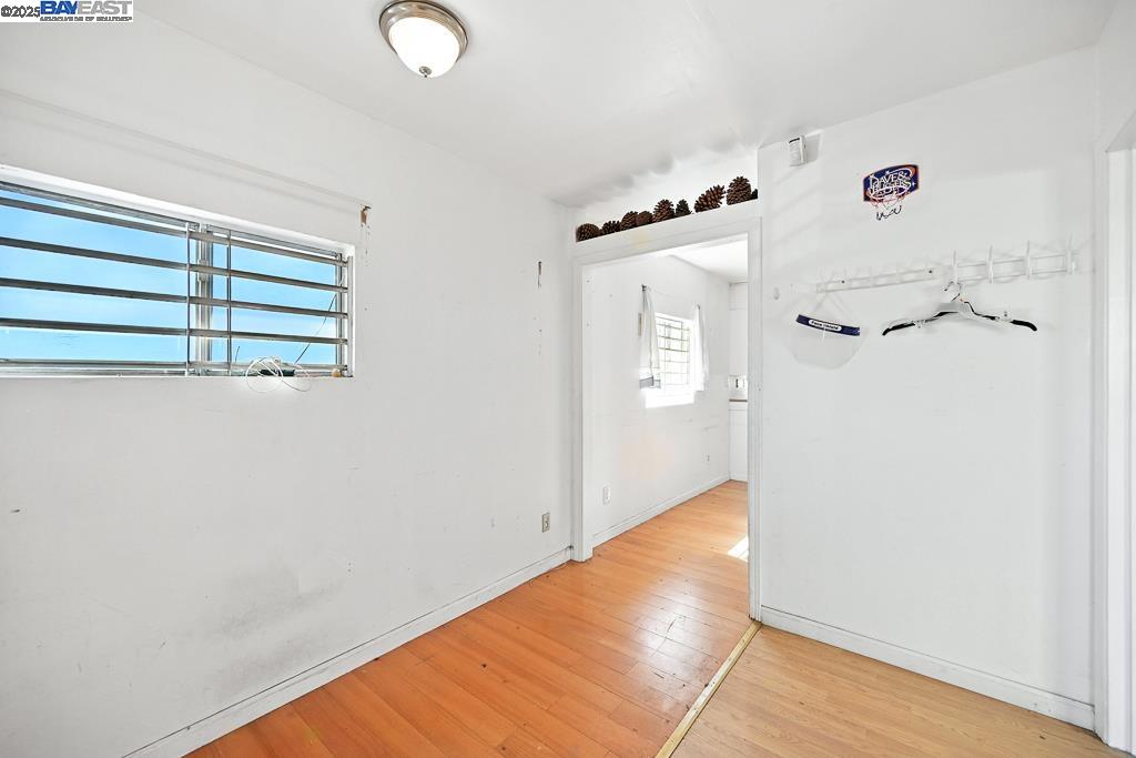 Detail Gallery Image 6 of 37 For 3229 Star Ave, Oakland,  CA 94619 - 1 Beds | 1 Baths