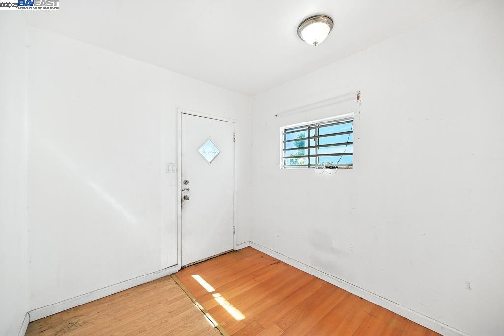 Detail Gallery Image 7 of 37 For 3229 Star Ave, Oakland,  CA 94619 - 1 Beds | 1 Baths