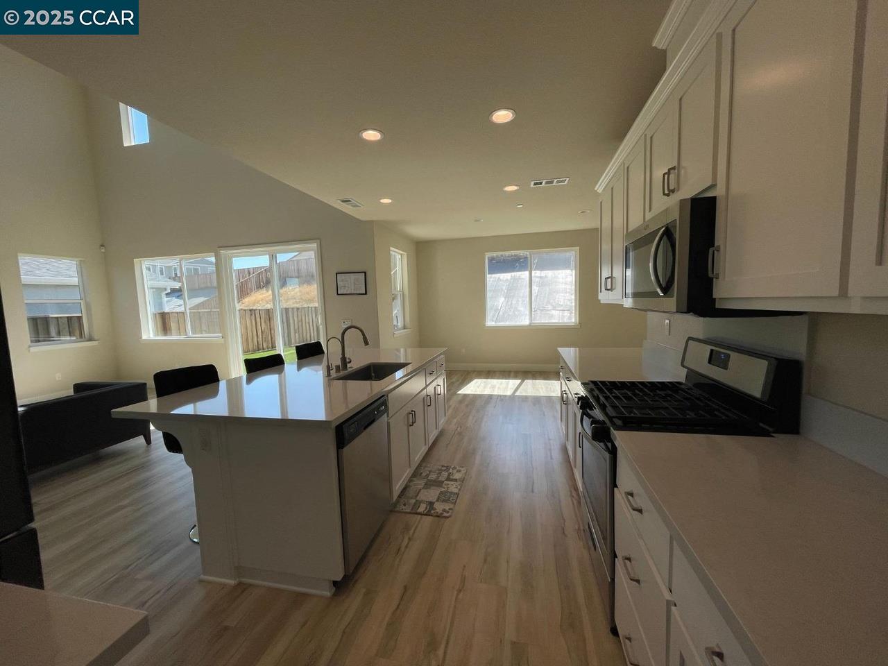Detail Gallery Image 2 of 17 For 5541 Promontory Way, Antioch,  CA 94531 - 5 Beds | 4 Baths