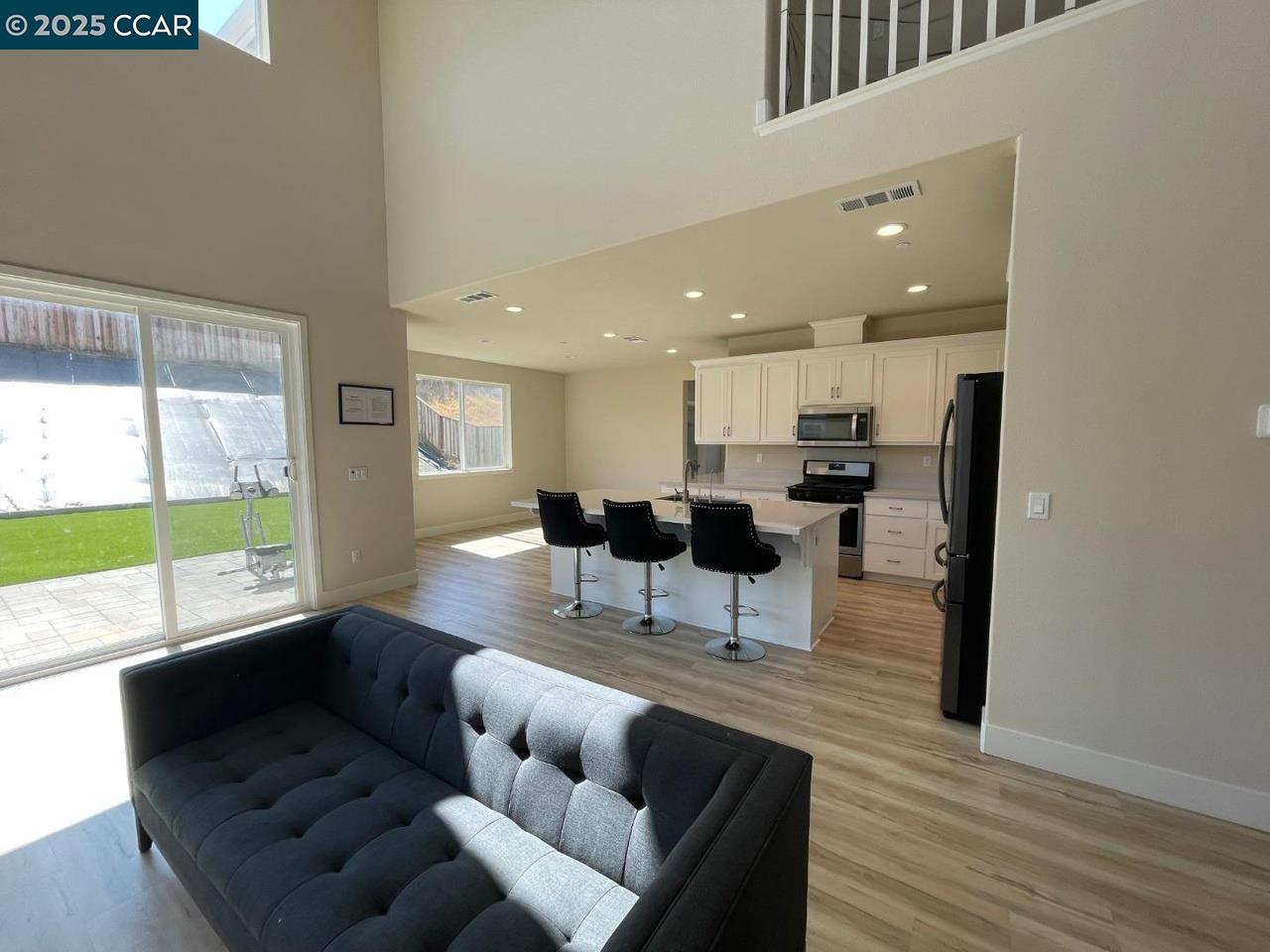 Detail Gallery Image 4 of 17 For 5541 Promontory Way, Antioch,  CA 94531 - 5 Beds | 4 Baths