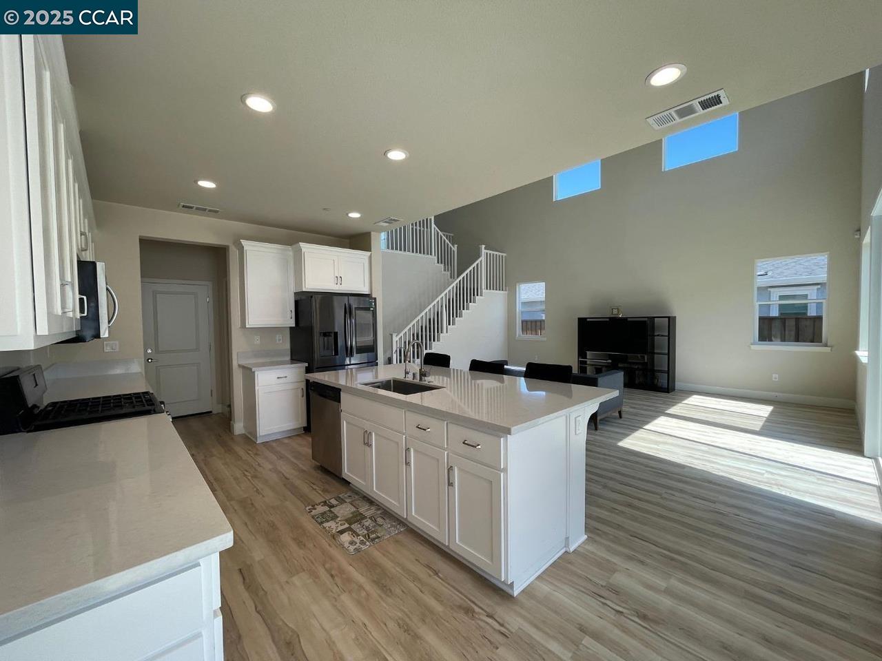 Detail Gallery Image 8 of 17 For 5541 Promontory Way, Antioch,  CA 94531 - 5 Beds | 4 Baths