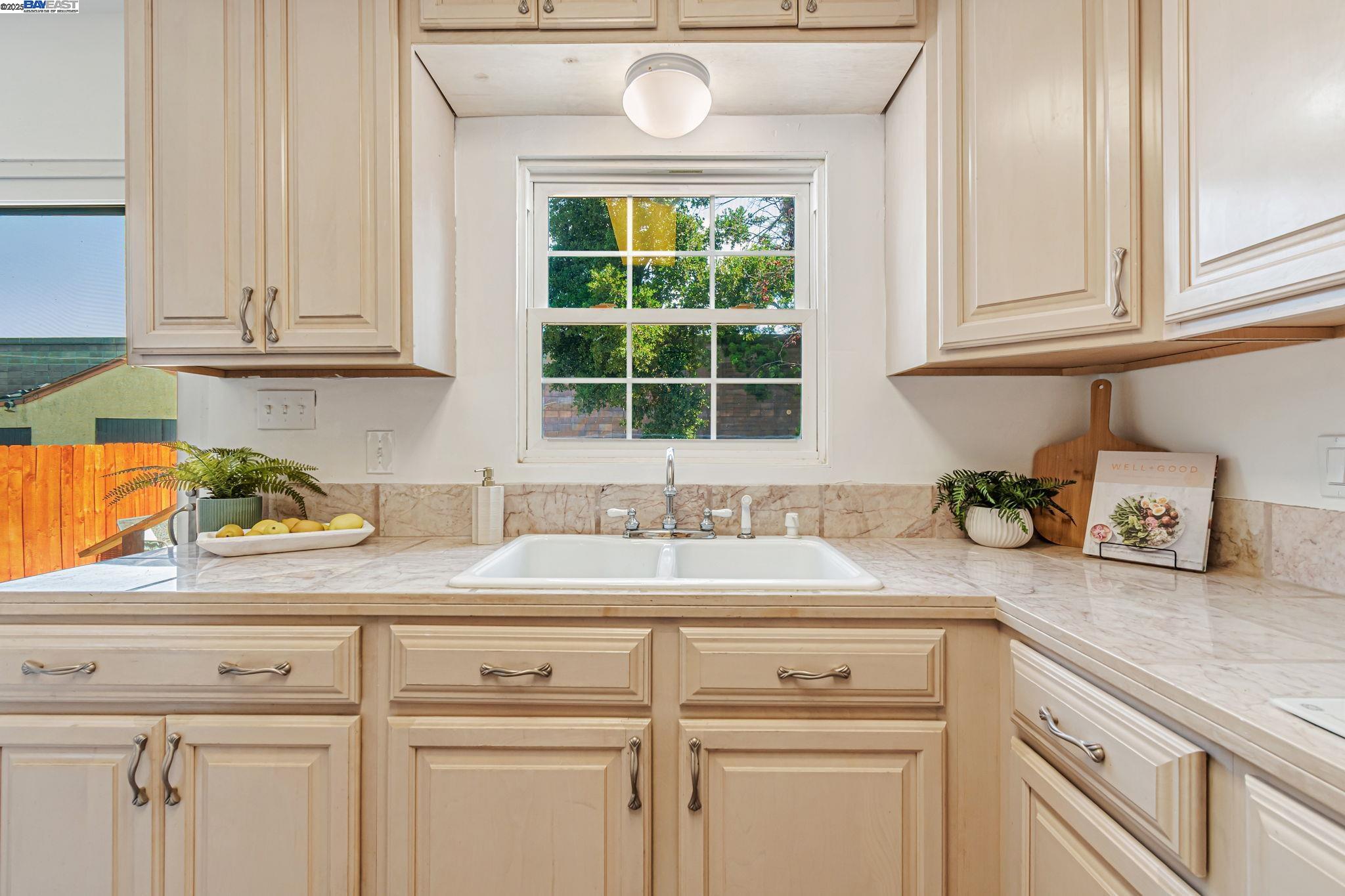 Detail Gallery Image 9 of 29 For 1456 Timothy, San Leandro,  CA 94577-2326 - 3 Beds | 1 Baths