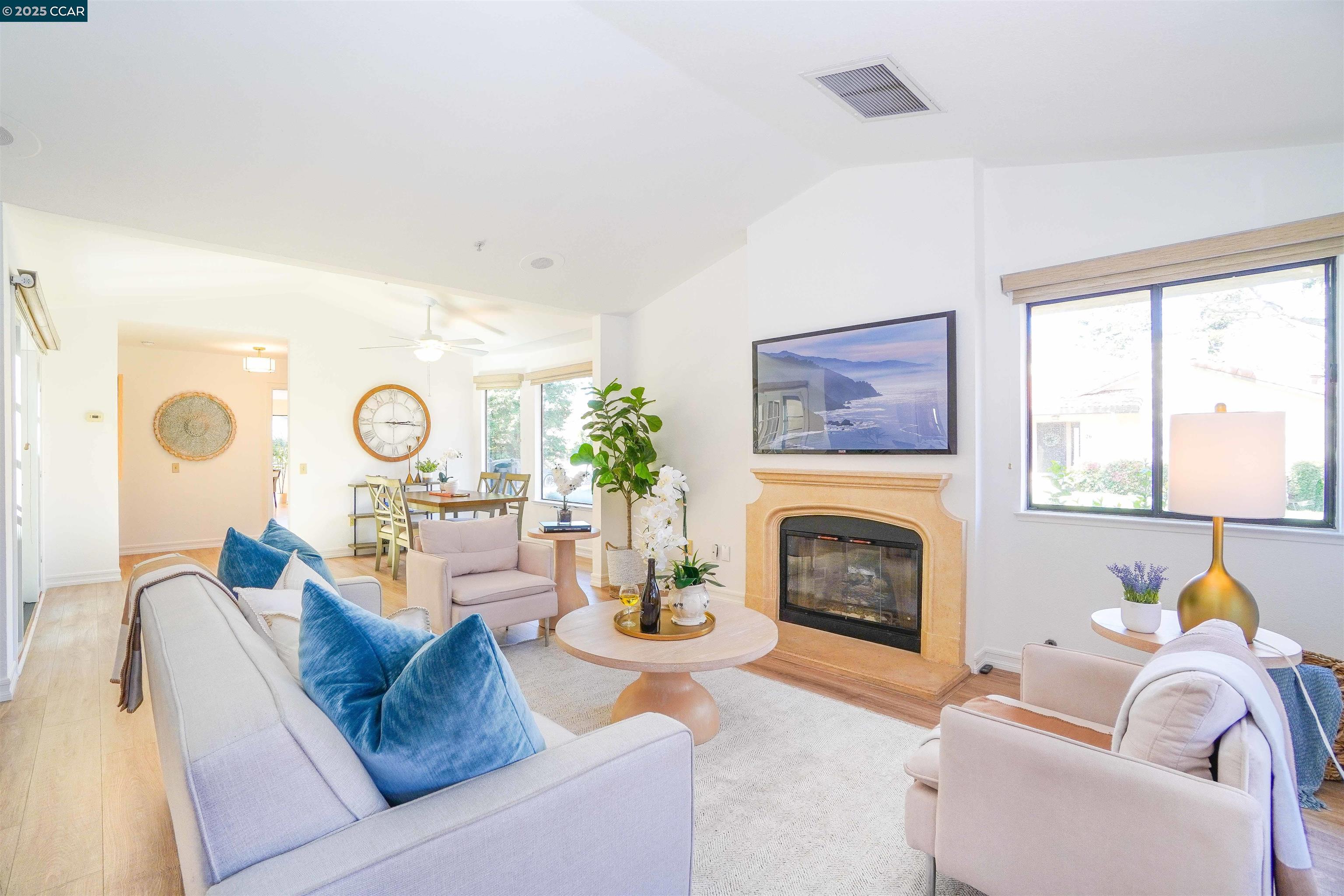 Detail Gallery Image 1 of 26 For 11 Fountain Grove Cir, Napa,  CA 94558 - 2 Beds | 2 Baths