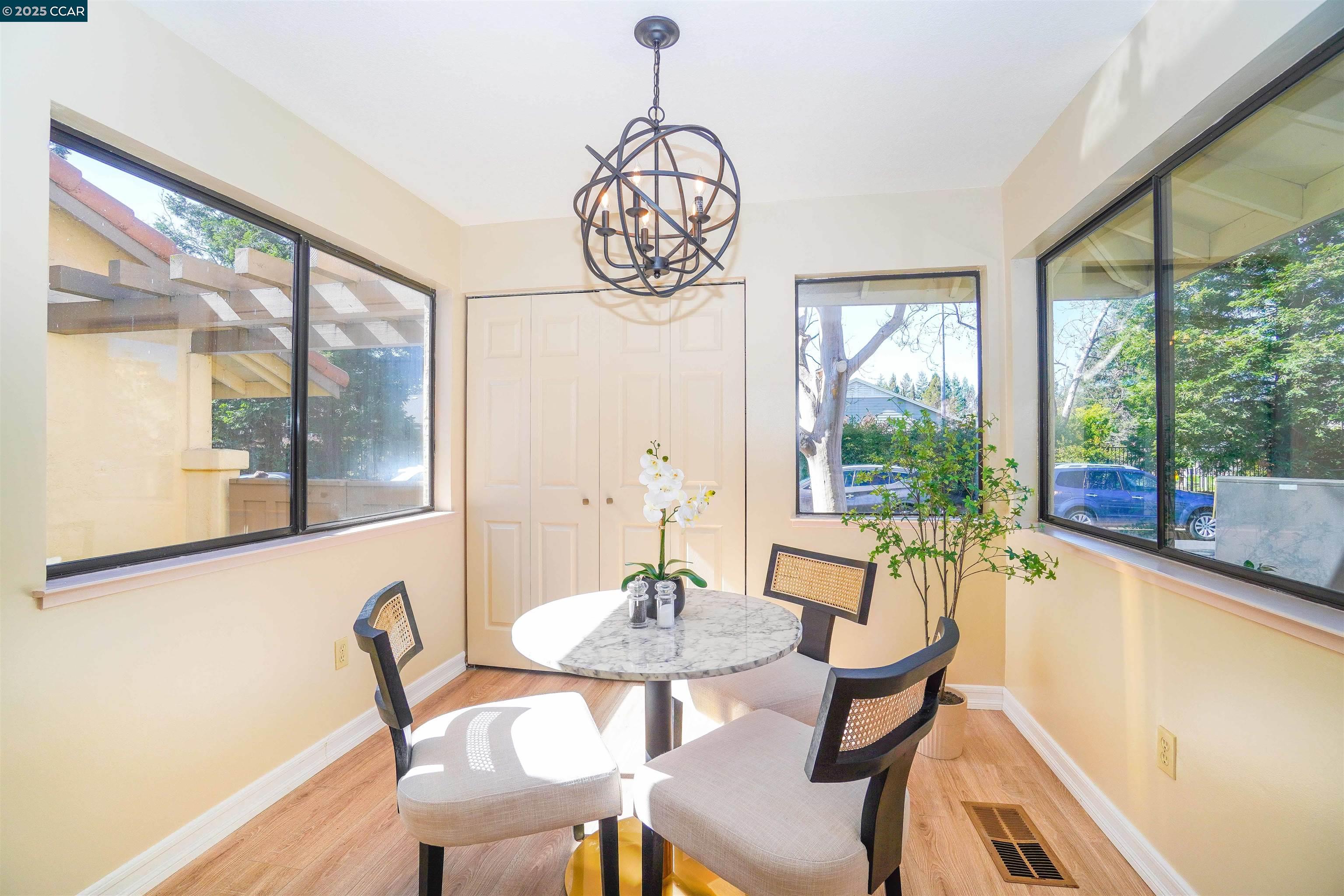 Detail Gallery Image 14 of 26 For 11 Fountain Grove Cir, Napa,  CA 94558 - 2 Beds | 2 Baths