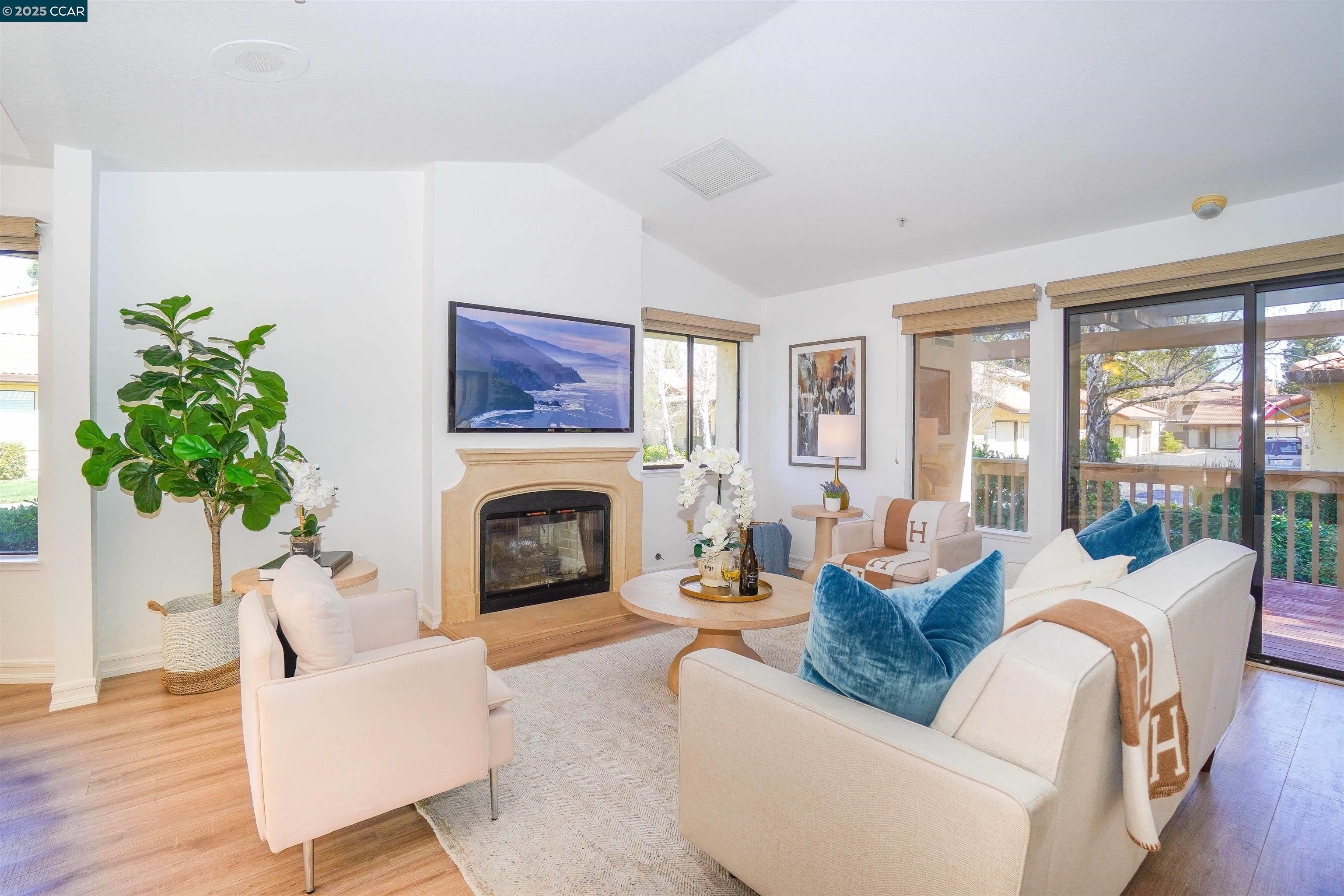 Detail Gallery Image 7 of 26 For 11 Fountain Grove Cir, Napa,  CA 94558 - 2 Beds | 2 Baths