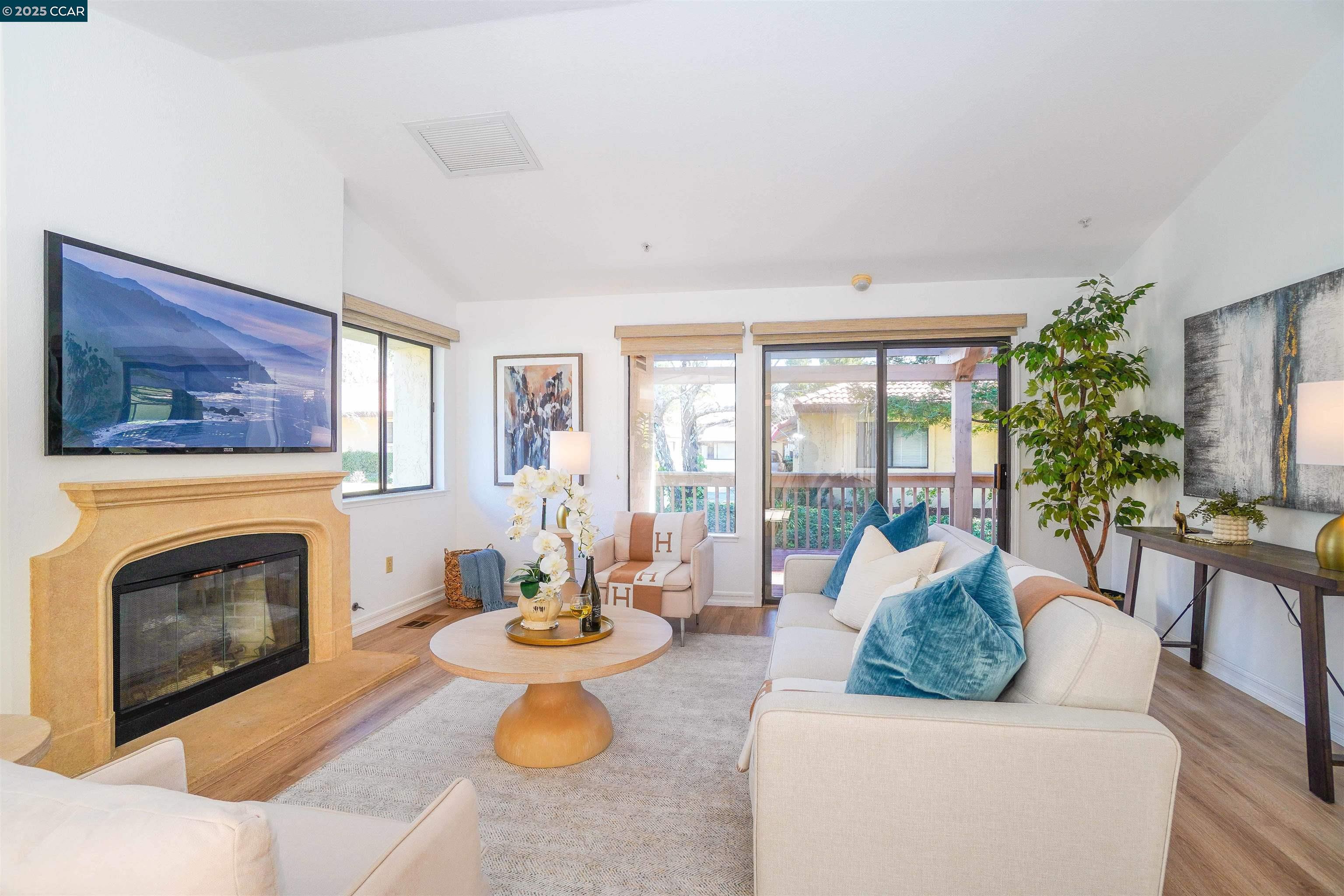 Detail Gallery Image 8 of 26 For 11 Fountain Grove Cir, Napa,  CA 94558 - 2 Beds | 2 Baths