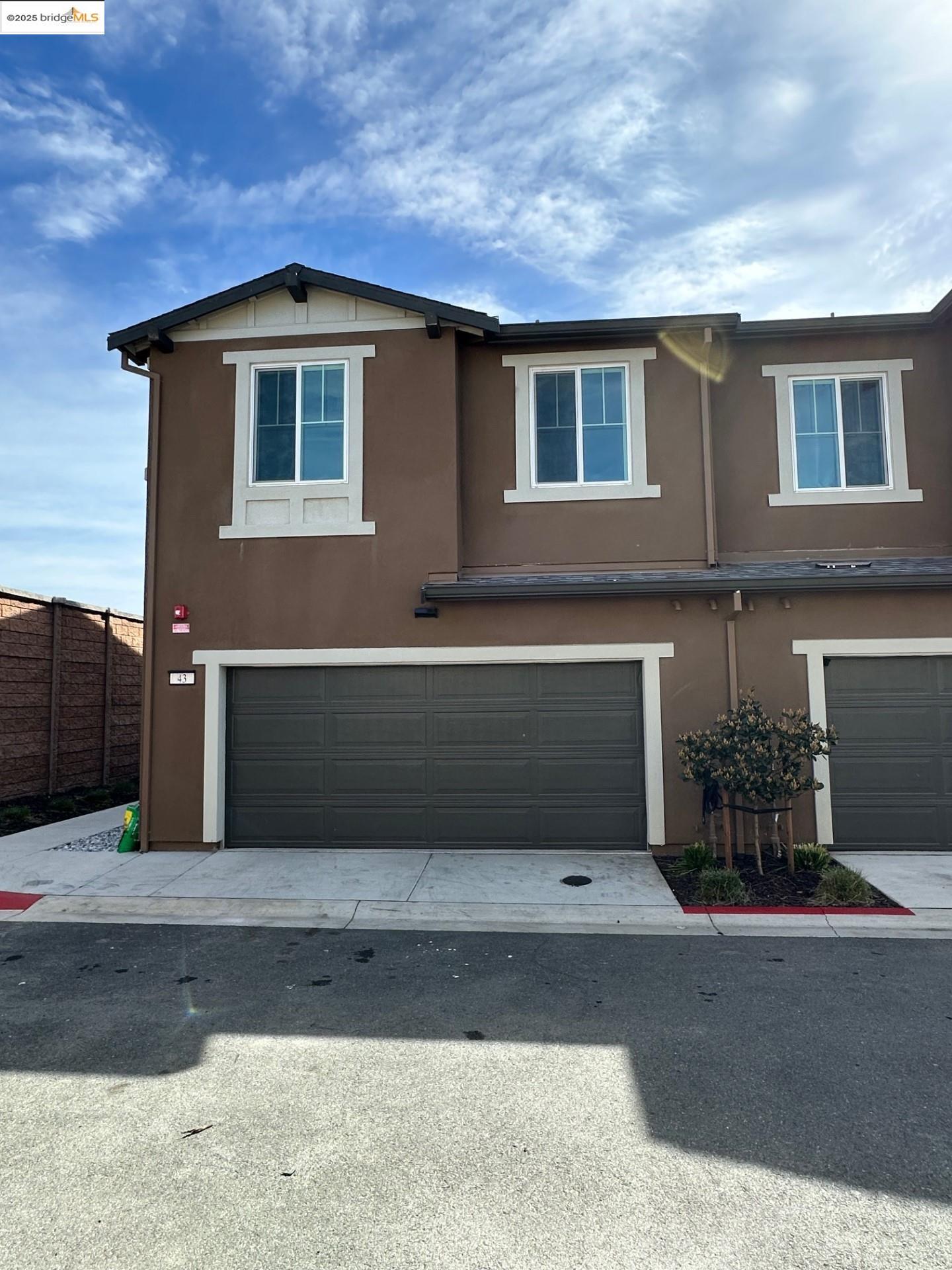 Detail Gallery Image 2 of 16 For 43 Fern Ln, Pittsburg,  CA 94565 - 3 Beds | 2/1 Baths