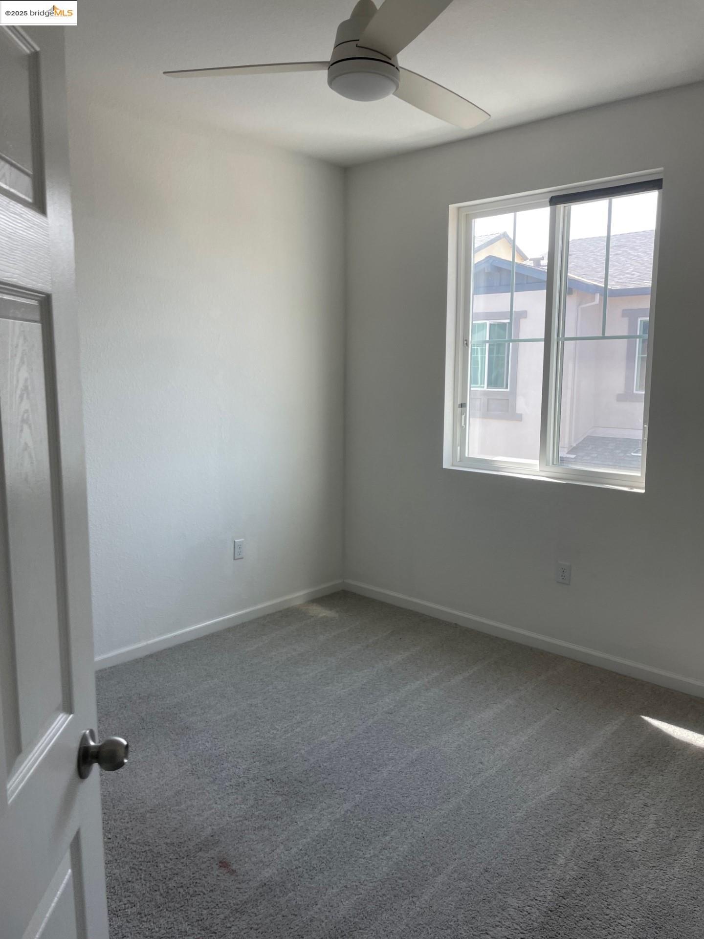 Detail Gallery Image 12 of 16 For 43 Fern Ln, Pittsburg,  CA 94565 - 3 Beds | 2/1 Baths