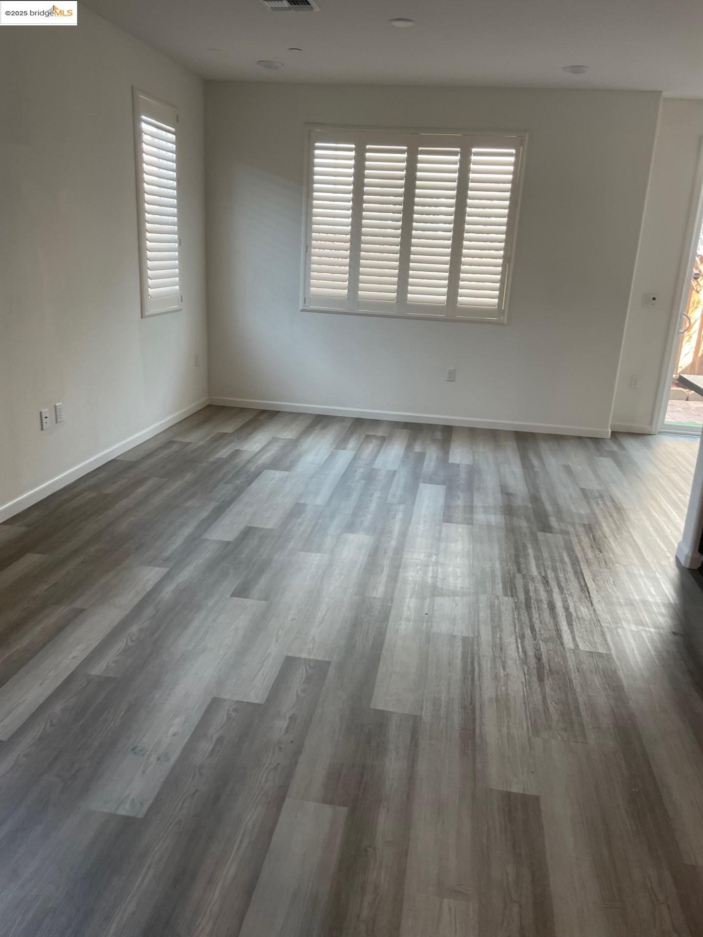 Detail Gallery Image 14 of 16 For 43 Fern Ln, Pittsburg,  CA 94565 - 3 Beds | 2/1 Baths