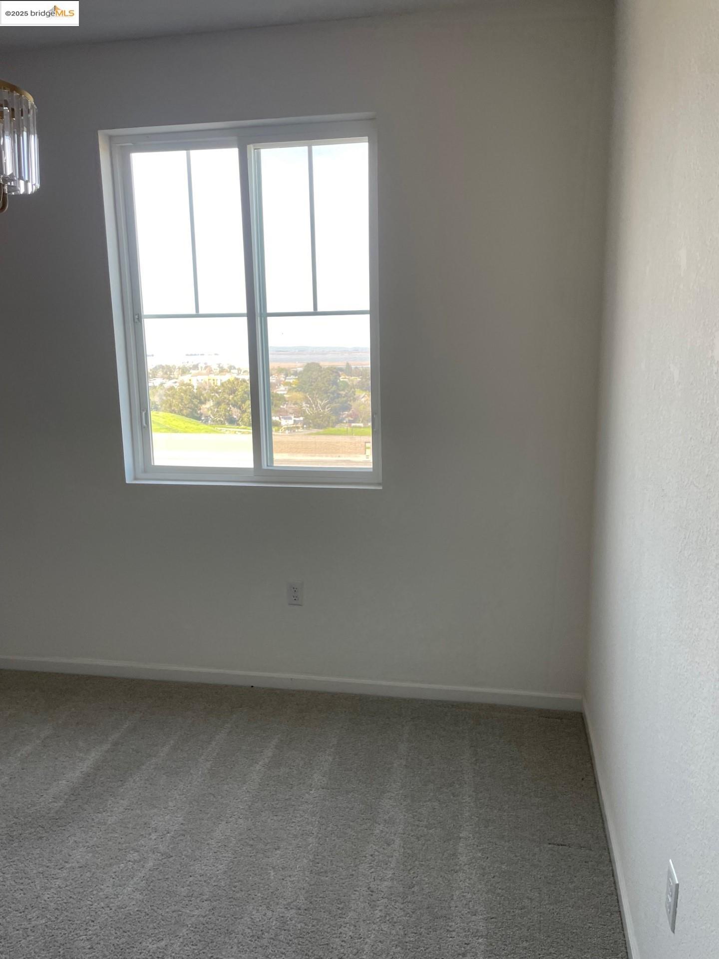 Detail Gallery Image 9 of 16 For 43 Fern Ln, Pittsburg,  CA 94565 - 3 Beds | 2/1 Baths